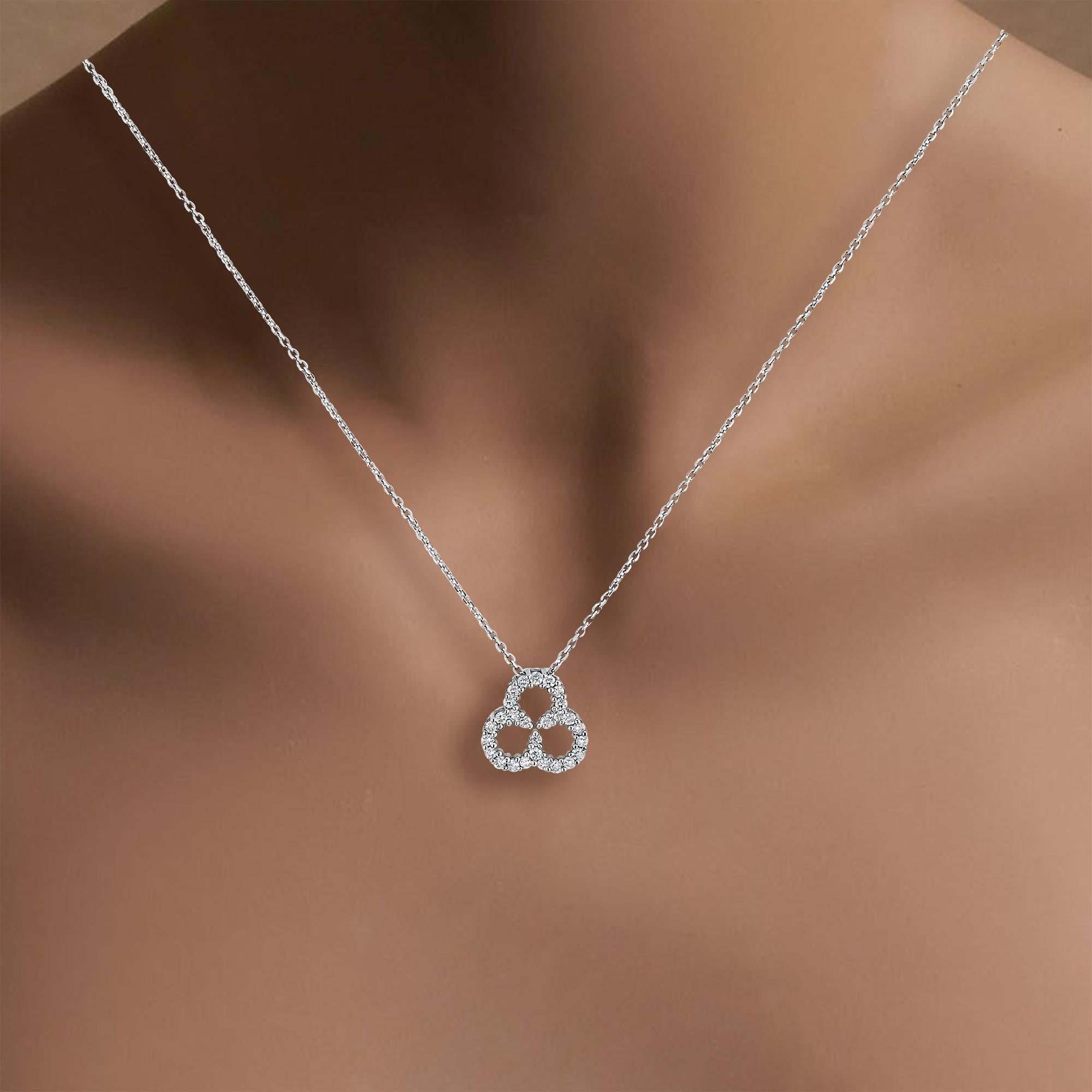 ♥ Sommaire du produit ♥

Pierre principale : Diamant
Approx. Poids en carats : .75cttw
Couleur du diamant : G
Clarté du diamant : VS2/SI1
Taille de la pierre : Rond
MATERIAL : Or blanc 14k
Dimensions : 13mm x 14mm
Poids : 3 grammes
Longueur : 16