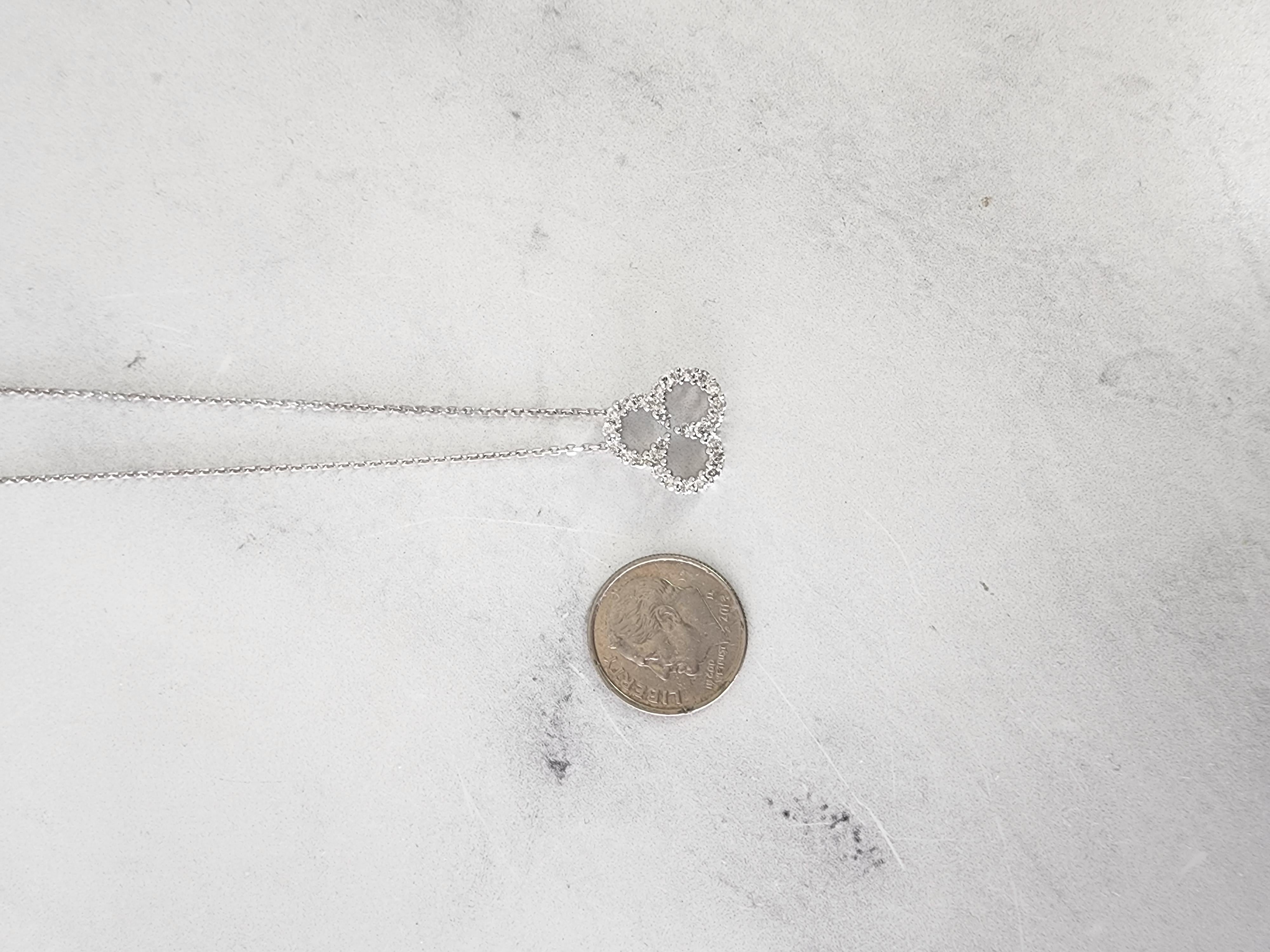 Collier trèfle à trois feuilles en or blanc 14 carats Unisexe en vente