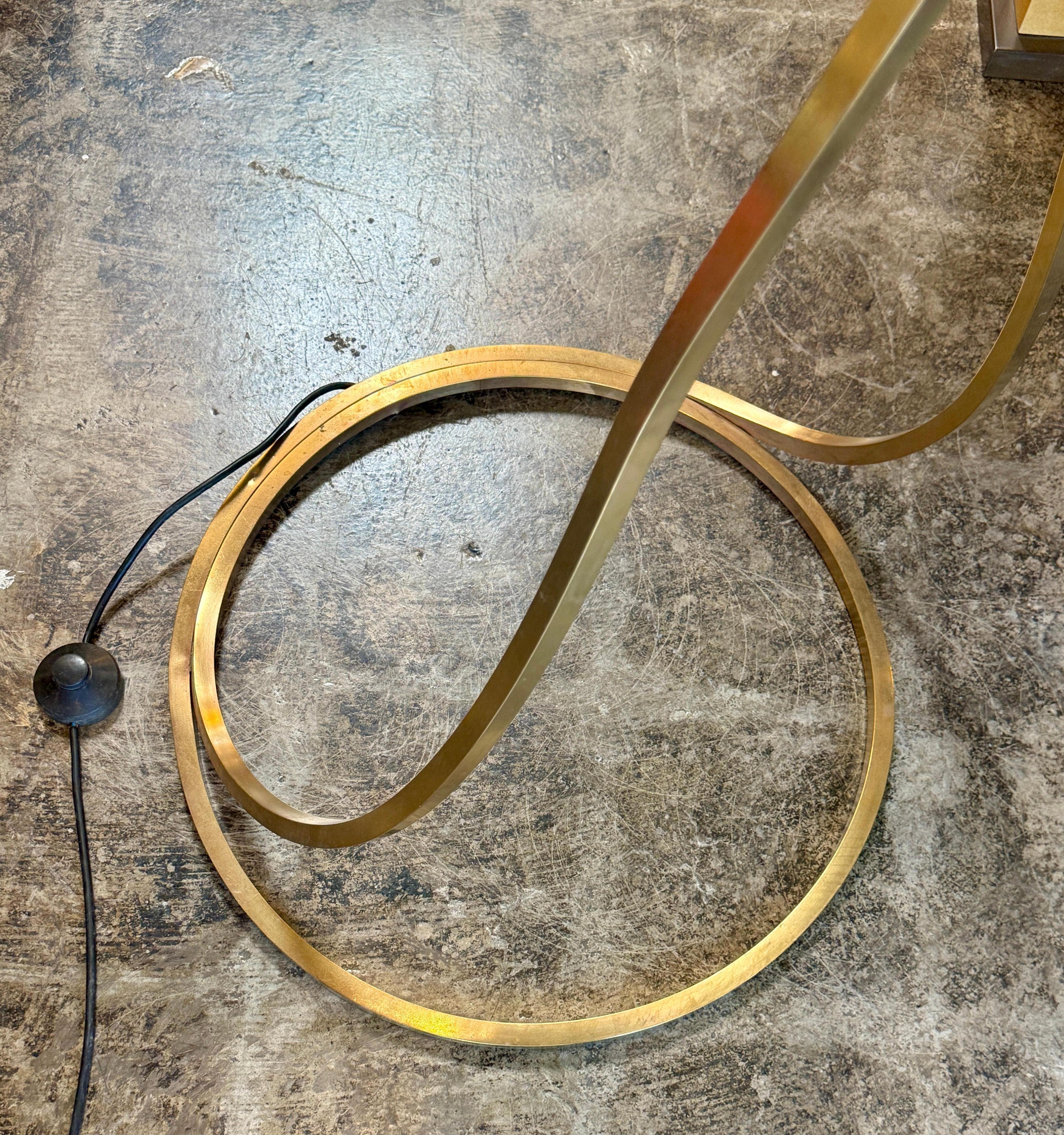 Three Leaf Floor lamp By Tommaso Barbi 70s. In Good Condition For Sale In Los Angeles, CA
