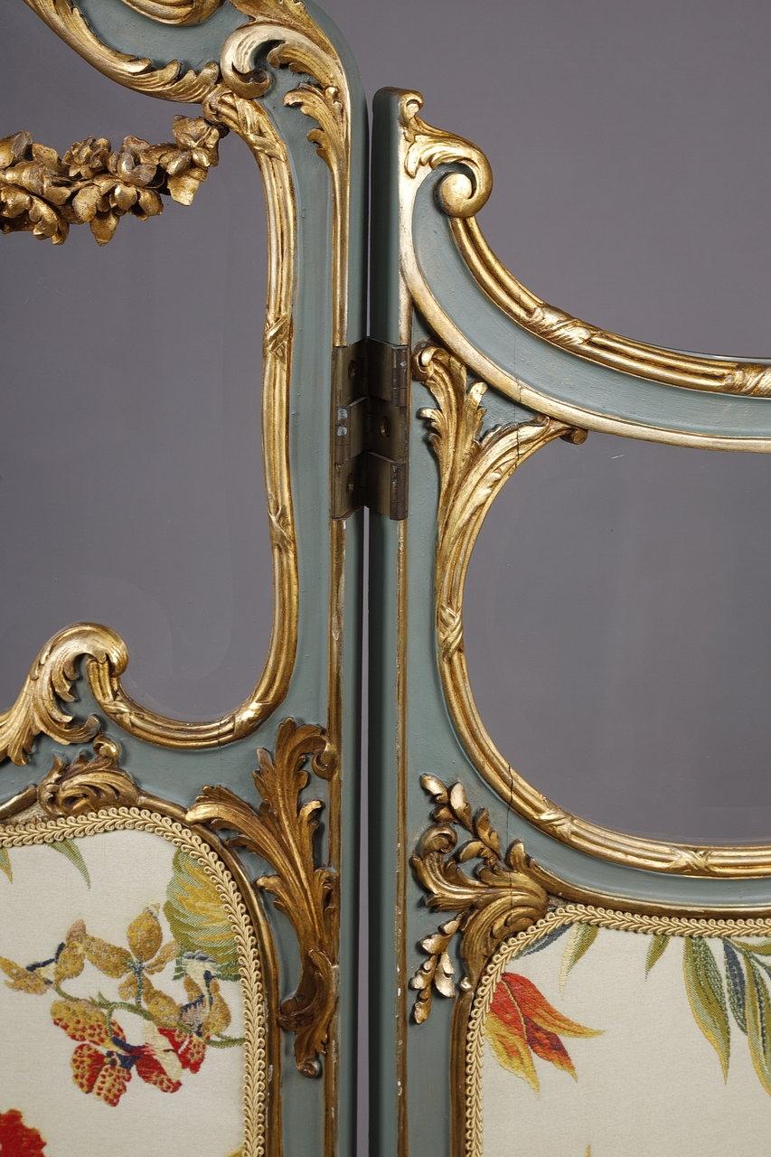 Dreiblattiger Siebdruck im Louis-XV-Stil aus geformtem Holz und besticktem Stoff im Angebot 3