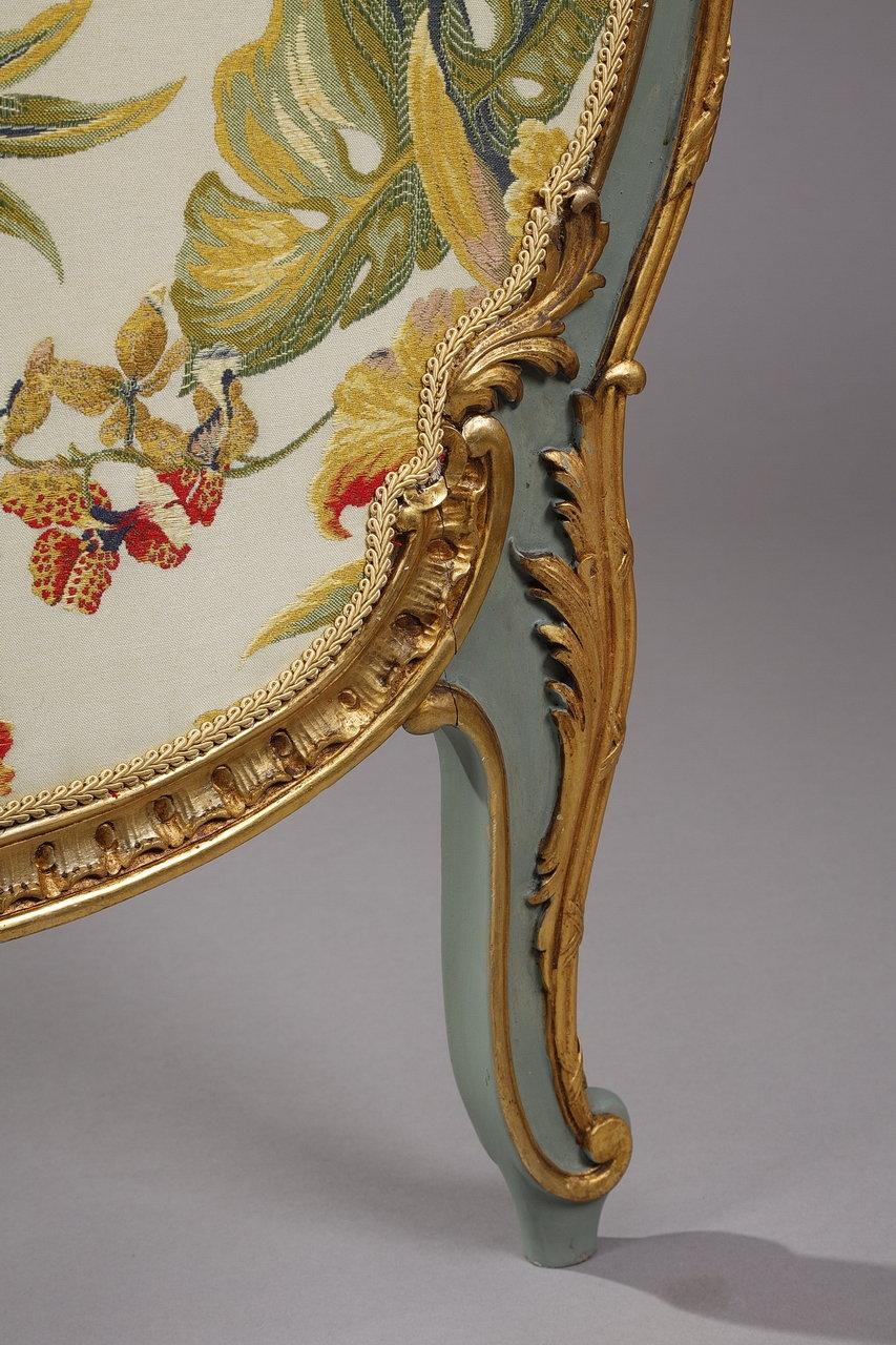 Three-leaf Louis XV style screen in molded wood and embroidered fabric For Sale 9