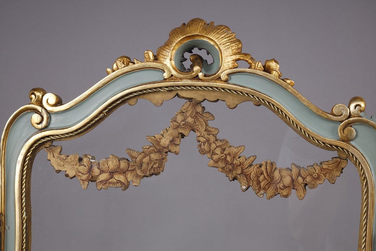 Dreiblattiger Siebdruck im Louis-XV-Stil aus geformtem Holz und besticktem Stoff im Zustand „Gut“ im Angebot in Paris, FR