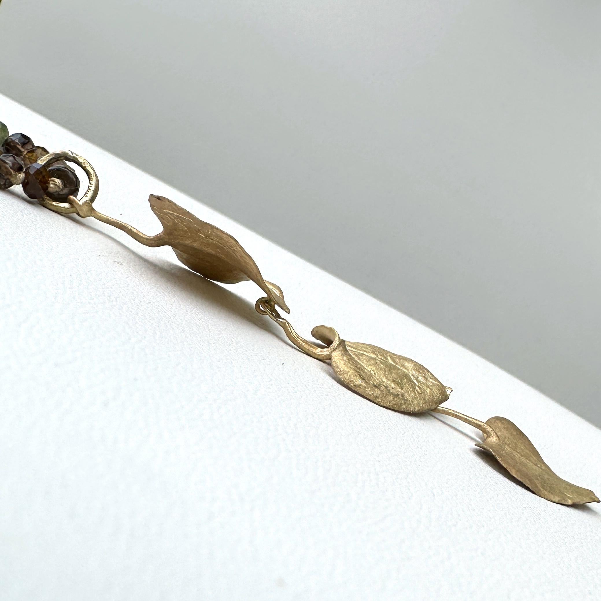 Dreiblatt-Anhänger aus 18 Karat Gold mit abnehmbarem Turmalin und Quarz-Halskette im Angebot 4