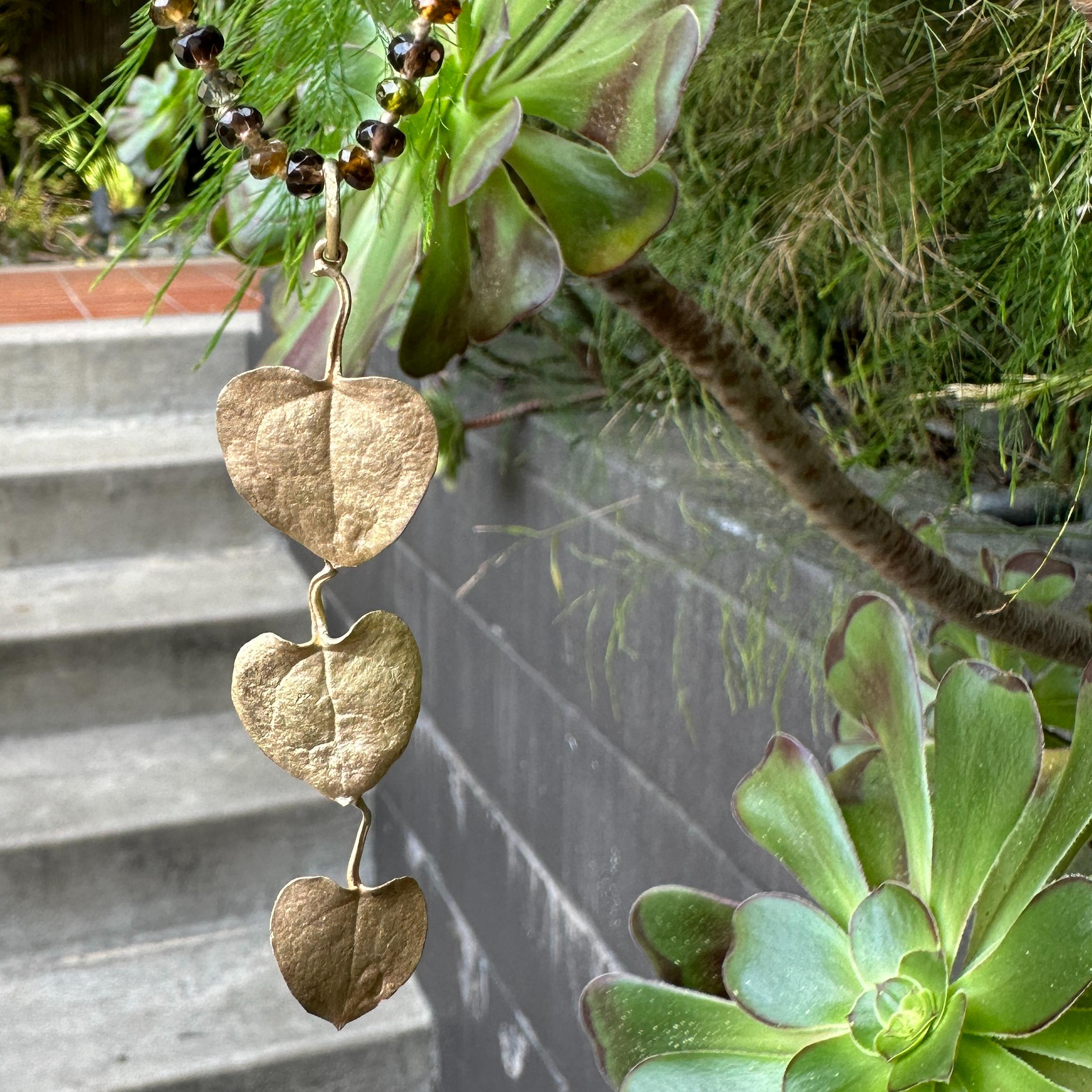 Contemporary Three-Leaf Pendant in 18 Karat Gold with Removable Tourmaline & Quartz Necklace For Sale