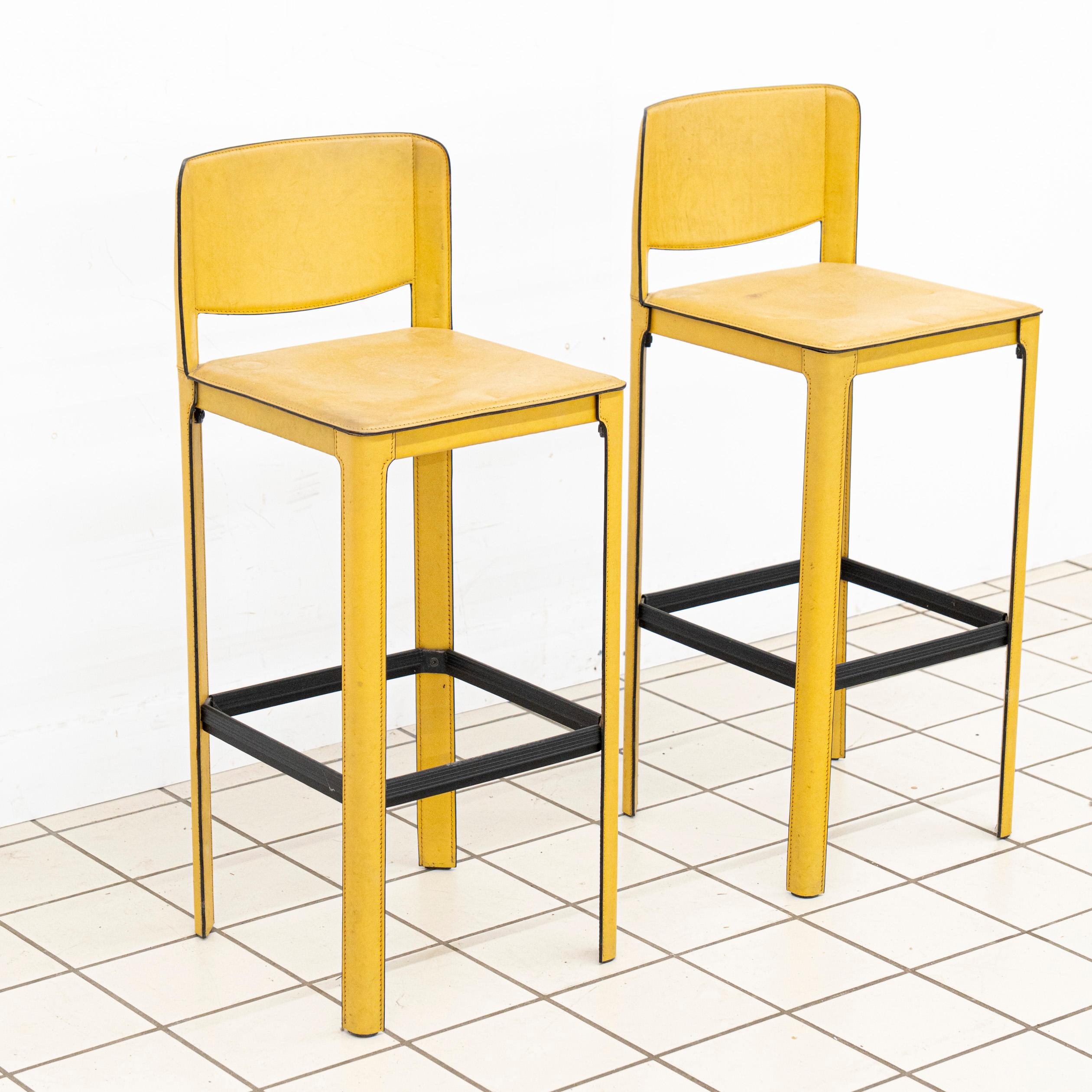 Tres taburetes de cuero de Tito Agnoli para Matteo Grassi en venta 3