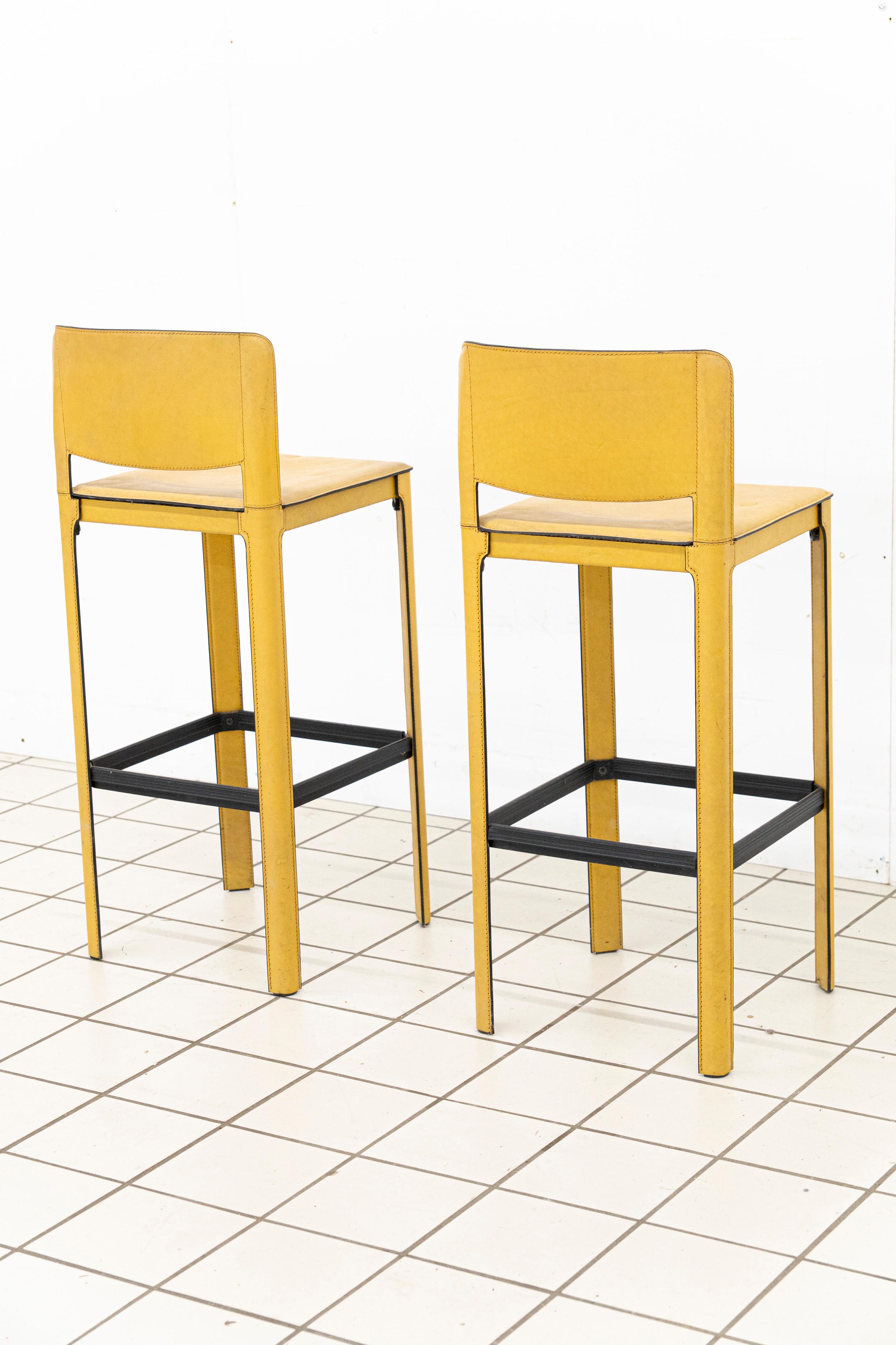 Tres taburetes de cuero de Tito Agnoli para Matteo Grassi finales del siglo XX en venta