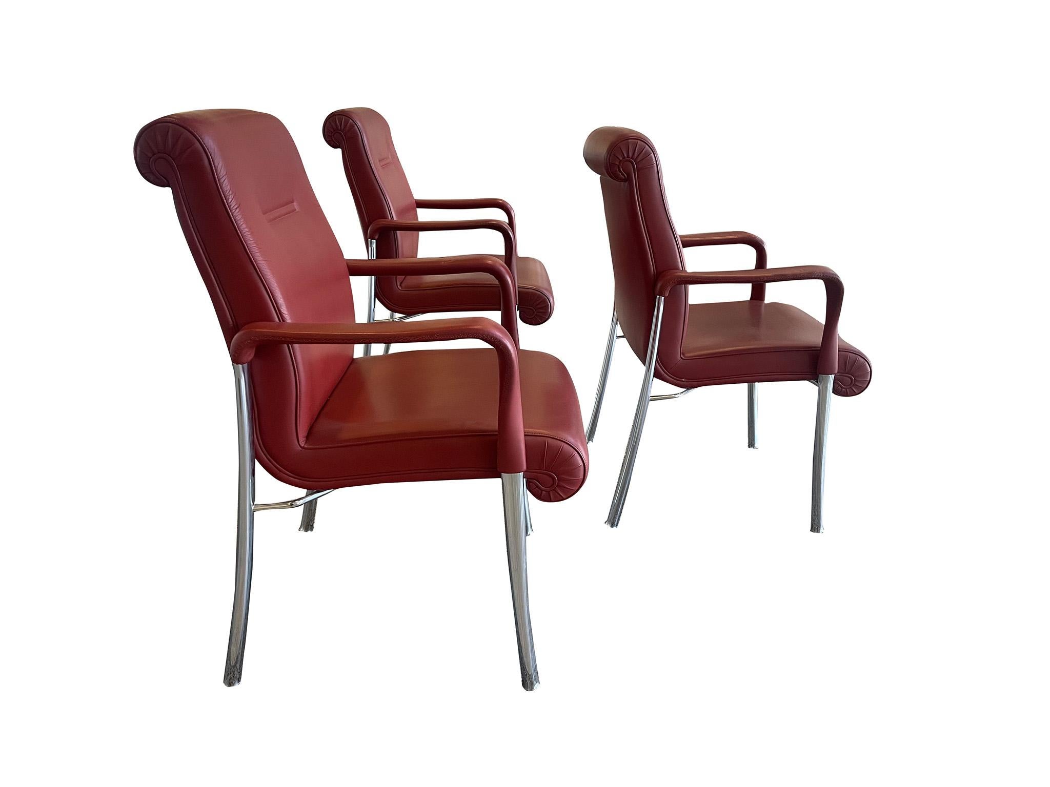 Moderne Trois chaises de salle à manger ou de bureau en cuir par Poltrona Frau en cuir rouge sang de bœuf en vente
