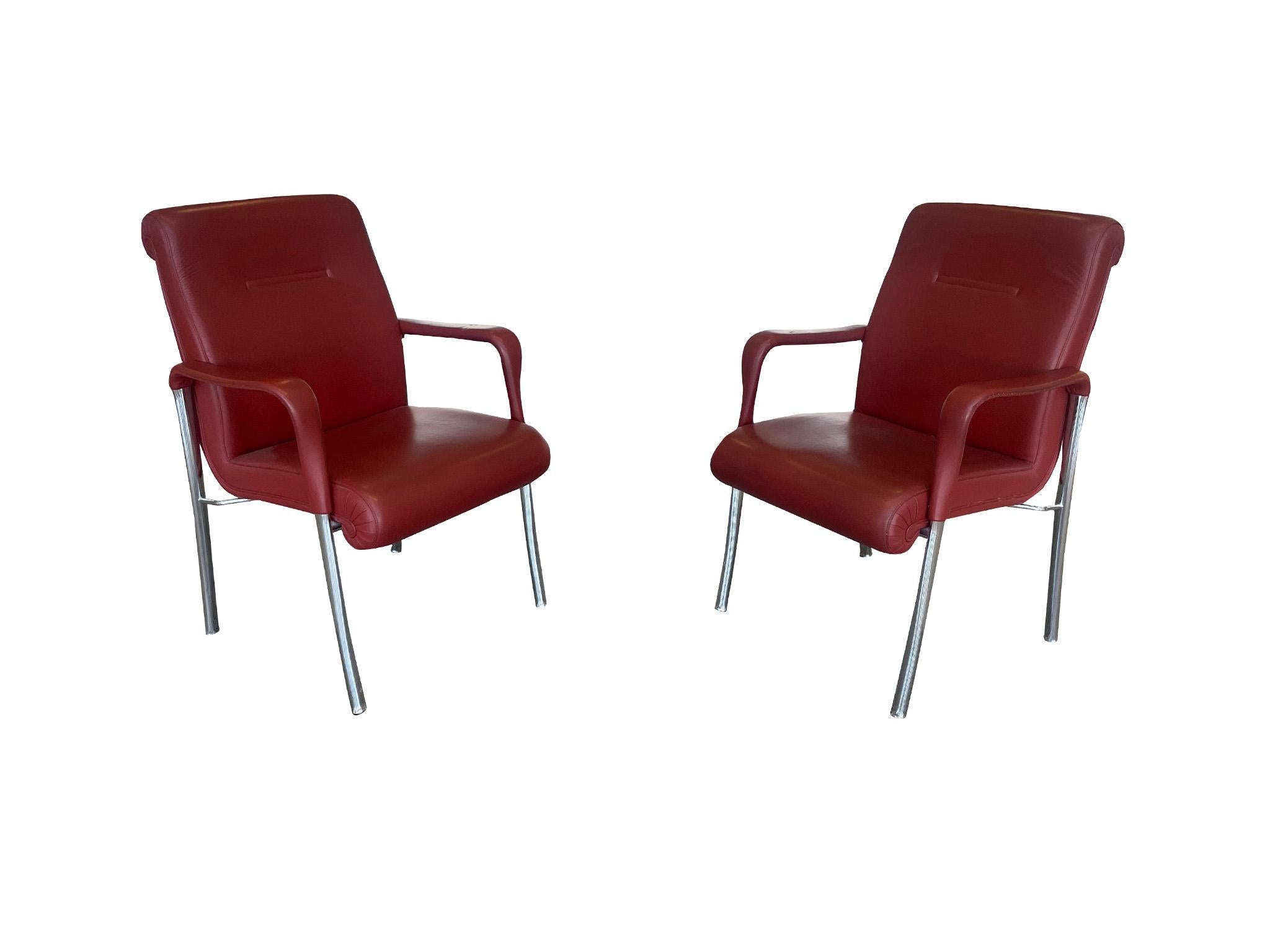 Trois chaises de salle à manger ou de bureau en cuir par Poltrona Frau en cuir rouge sang de bœuf Bon état - En vente à New York, NY