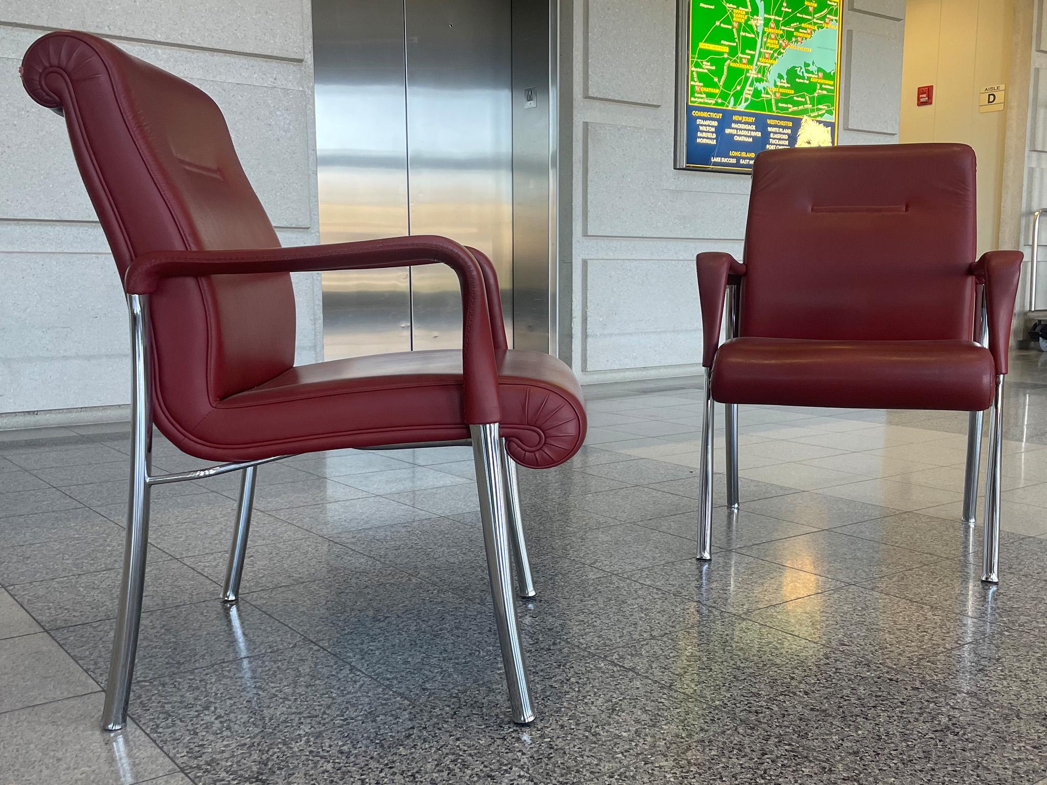 Trois chaises de salle à manger ou de bureau en cuir par Poltrona Frau en cuir rouge sang de bœuf en vente 3