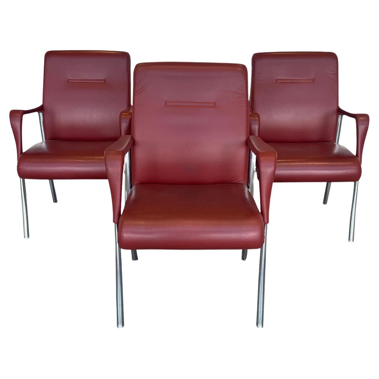 Trois chaises de salle à manger ou de bureau en cuir par Poltrona Frau en cuir rouge sang de bœuf en vente