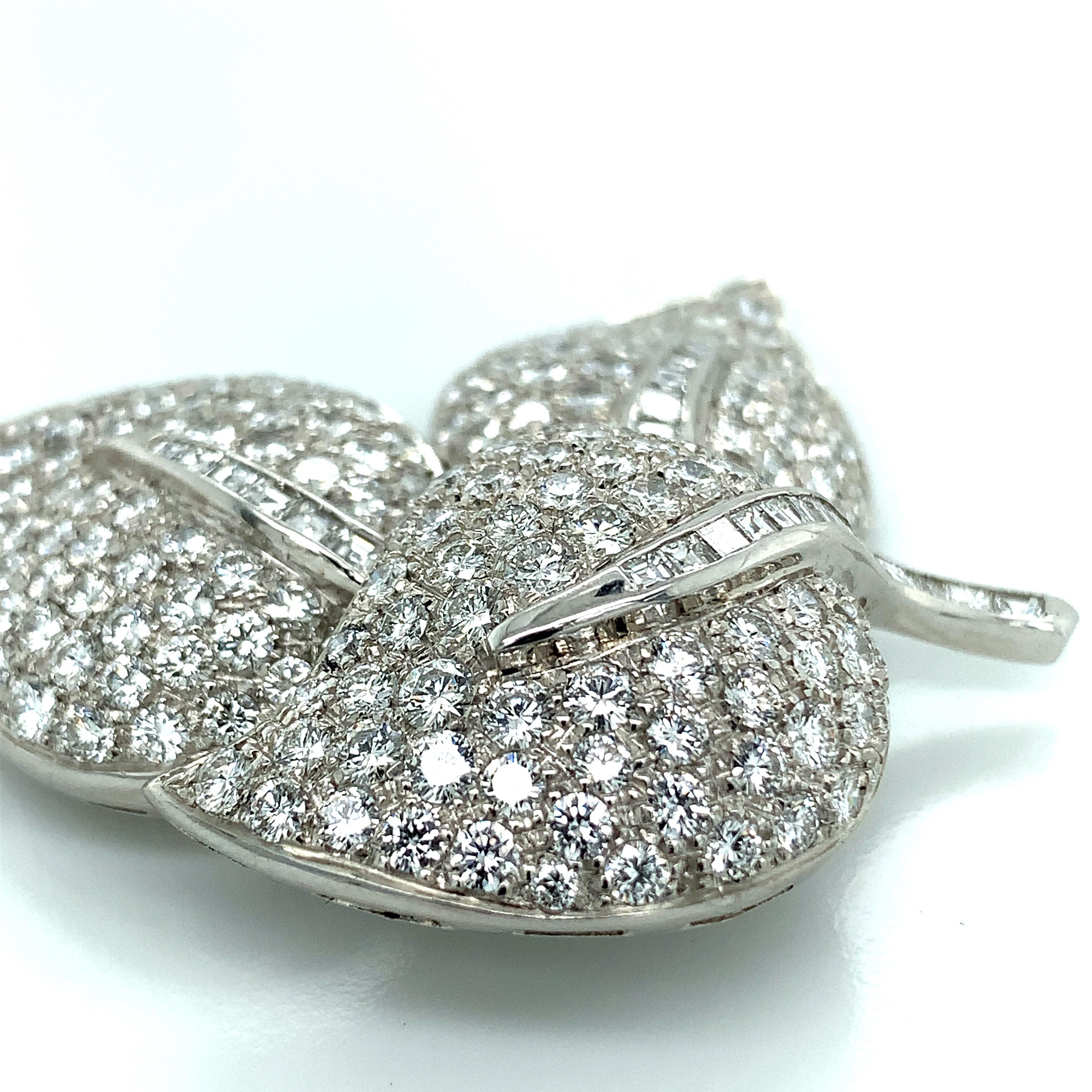 Three Leaves Diamond White Gold Brooch In Excellent Condition For Sale In New York, NY