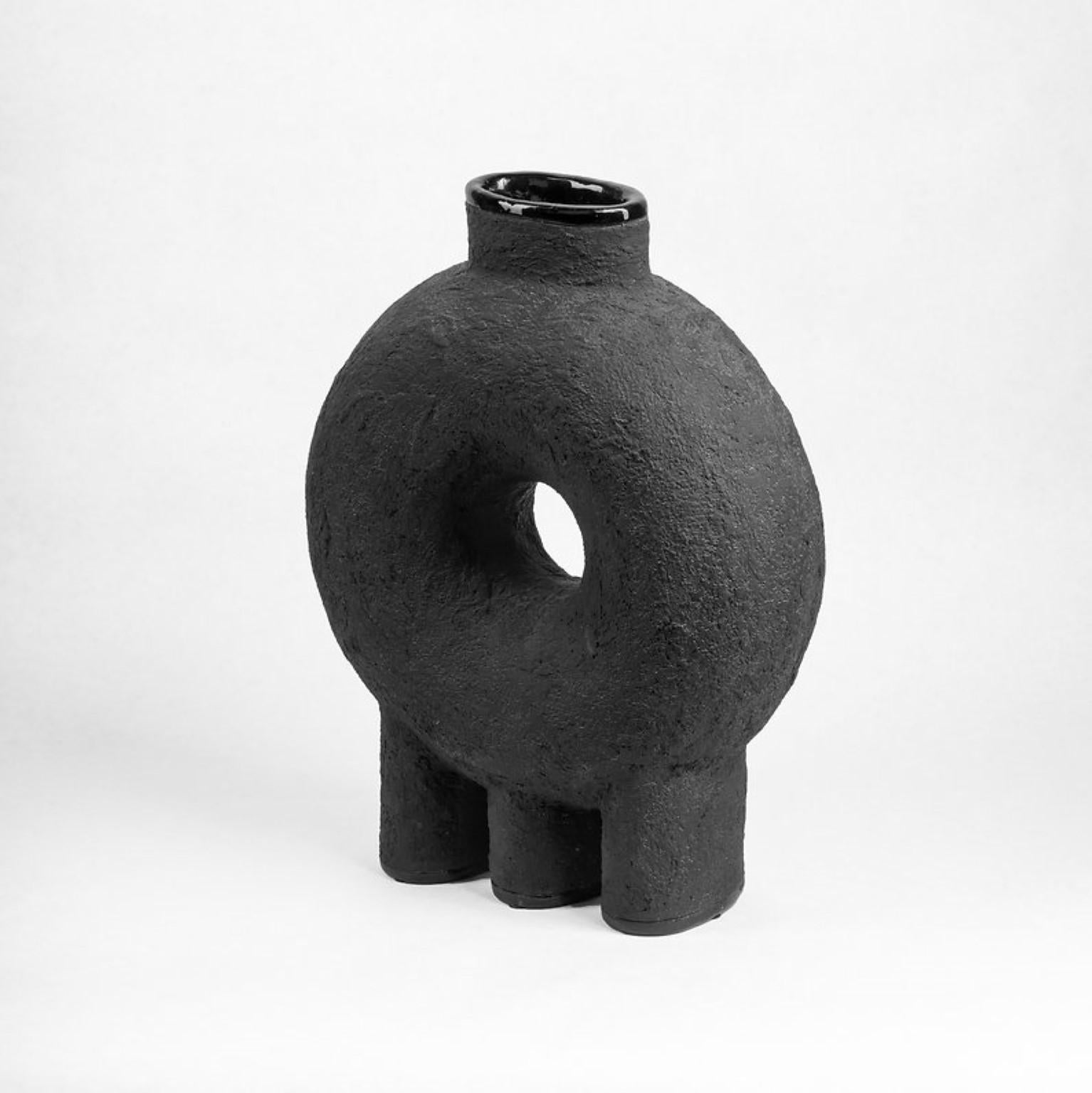 Three Leg Ceramic Vase by Faina In New Condition For Sale In Geneve, CH