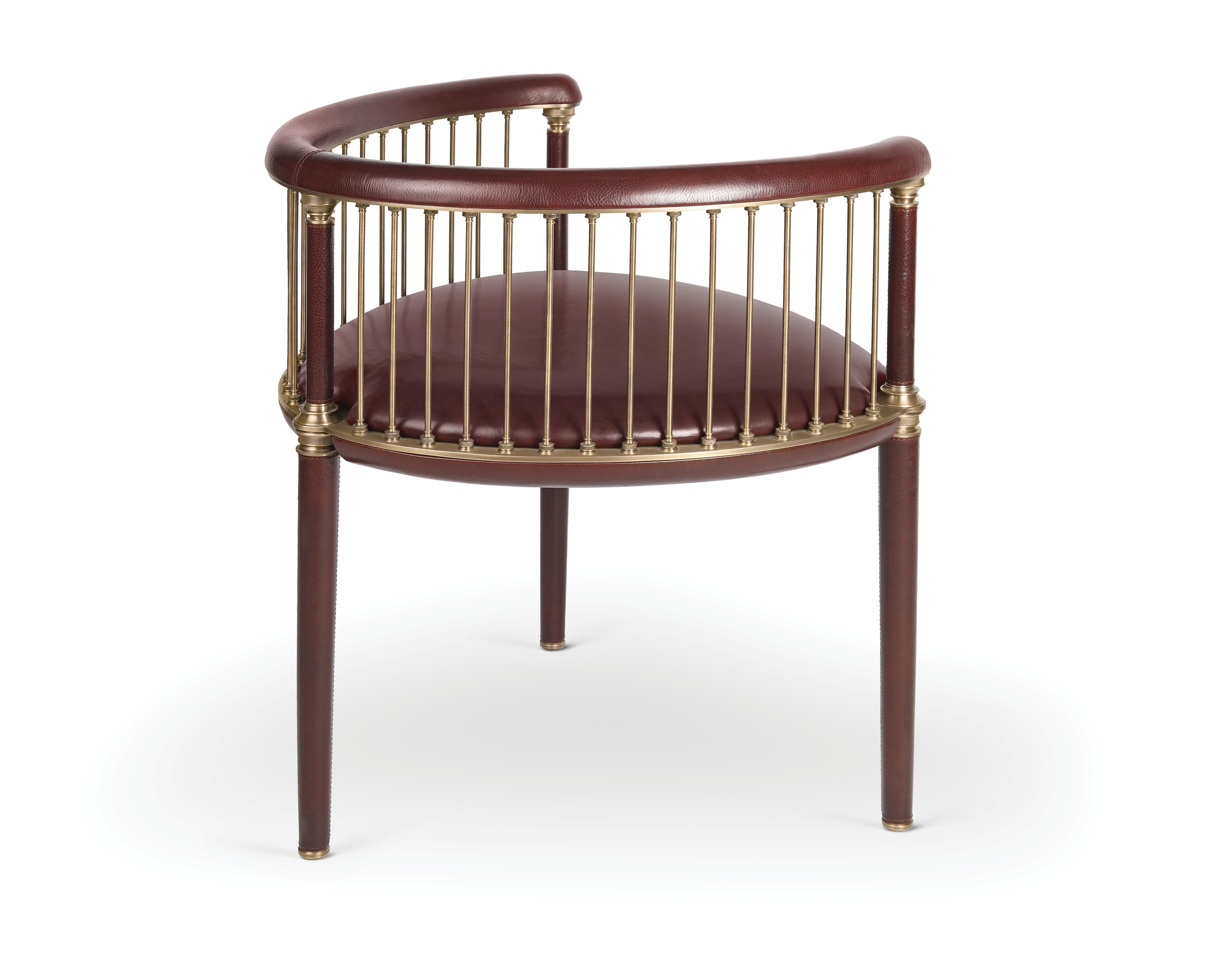Vintage Dreibeiniger Rouen-Sessel von Madheke
Abmessungen: B 64,8 x T 60 x H 69,5 cm
MATERIALIEN: Leder, Holz, Metall

Das schöne und raffinierte Design des ROUEN ist inspiriert von einer zeitlosen, vergangenen Vintage-Ära. Die schlanken