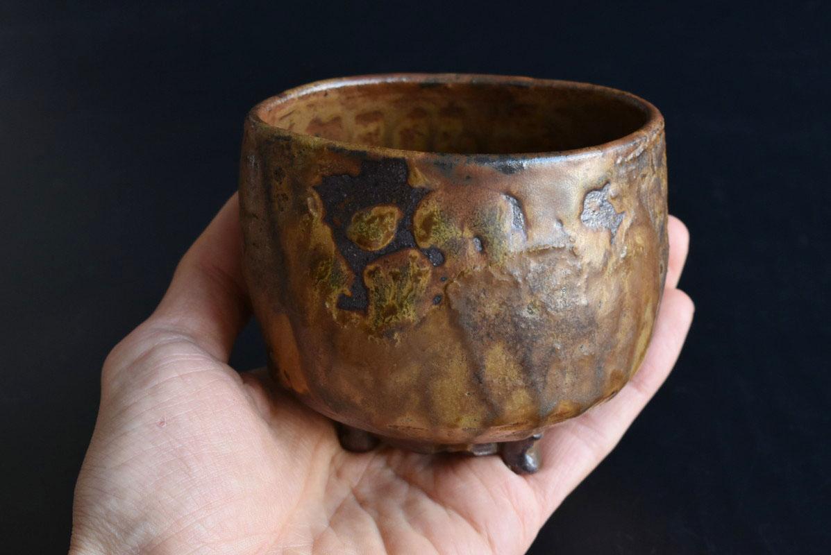 We have a unique Japanese aesthetic sense.
And only we can introduce unique items through our purchasing channels in Japan and the experience we have gained so far, in such a way that no one else can imitate.

It is a pottery called 
