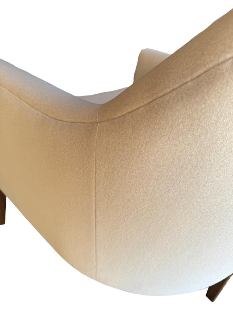 Fauteuil club à trois pieds Neuf - En vente à New York, NY