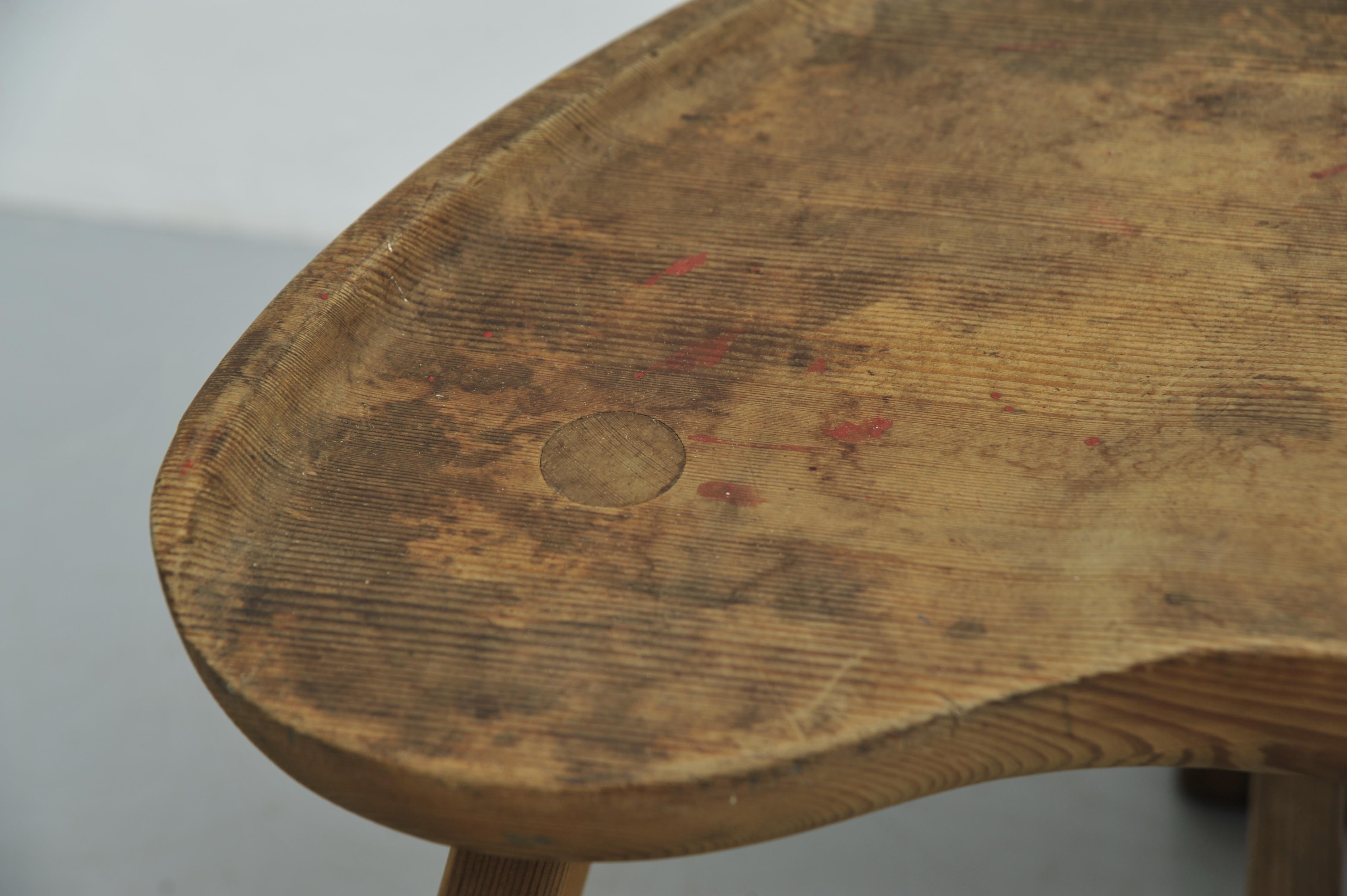Norwegian Three-Legged 'Fjøskrakk Mod. 522' Pine Stool by Ragnvald Krogenæs (1960s) For Sale