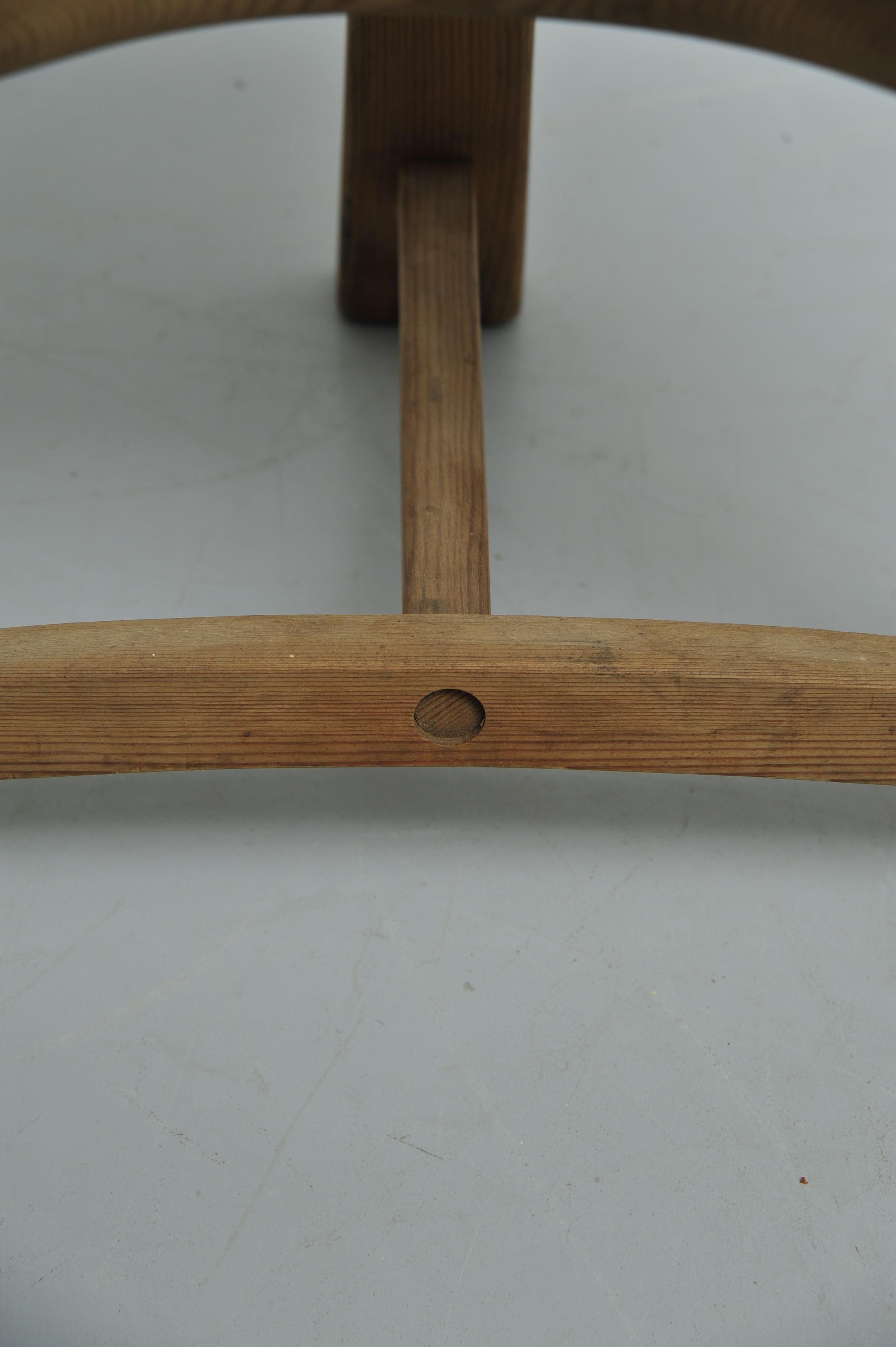 Mid-20th Century Three-Legged 'Fjøskrakk Mod. 522' Pine Stool by Ragnvald Krogenæs (1960s) For Sale