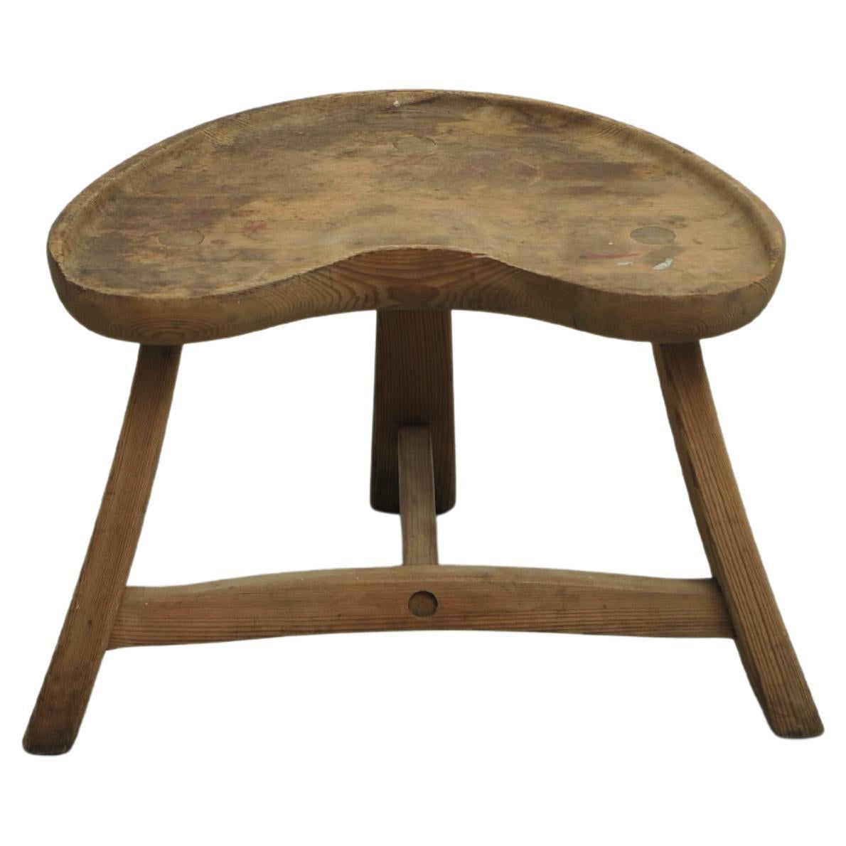 Three-Legged 'Fjøskrakk Mod. 522' Pine Stool by Ragnvald Krogenæs (1960s) For Sale