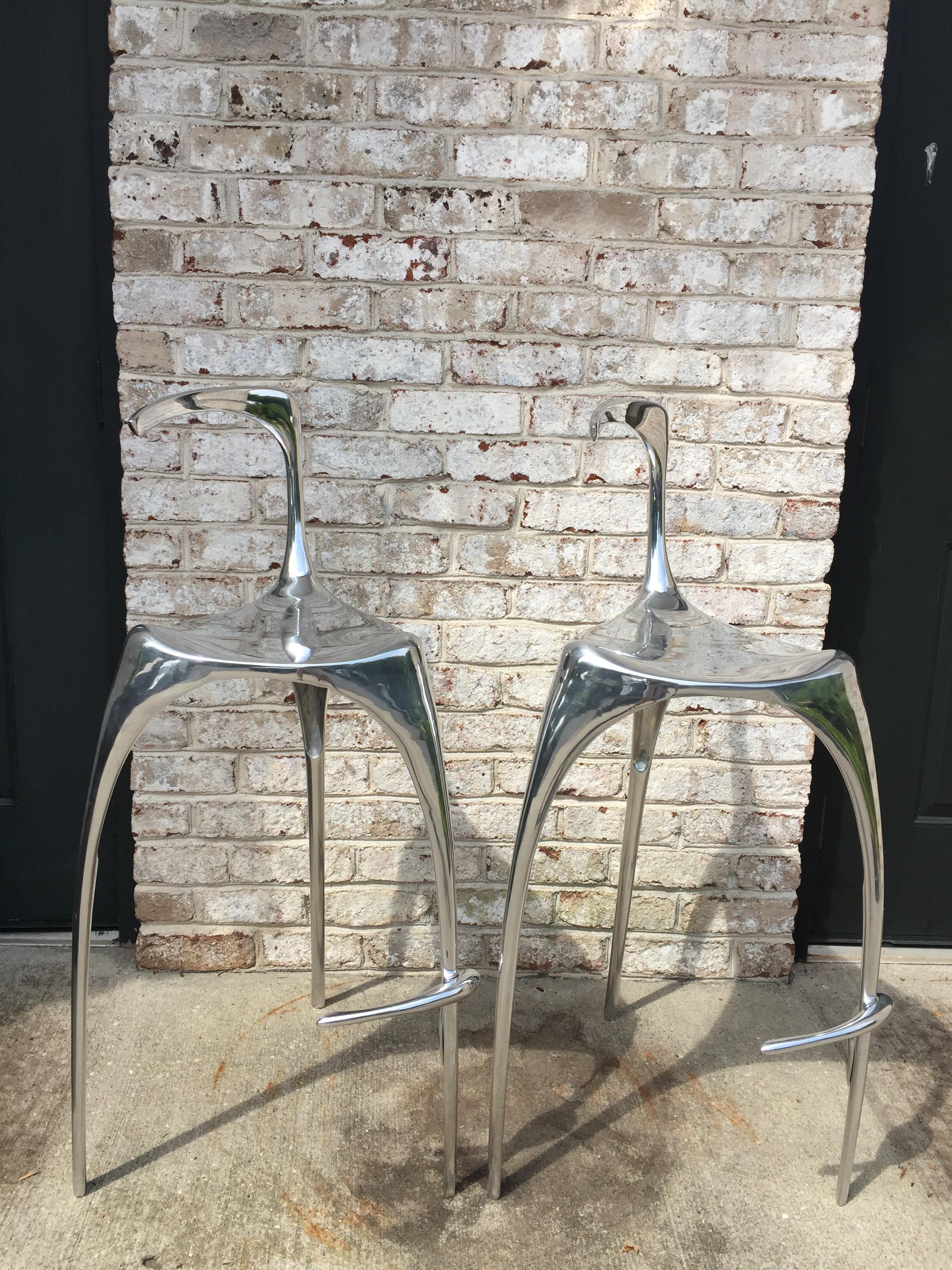 Three-Legged Sculptural Pair of Heavy Polished Aluminum Bar Stools For Sale 4