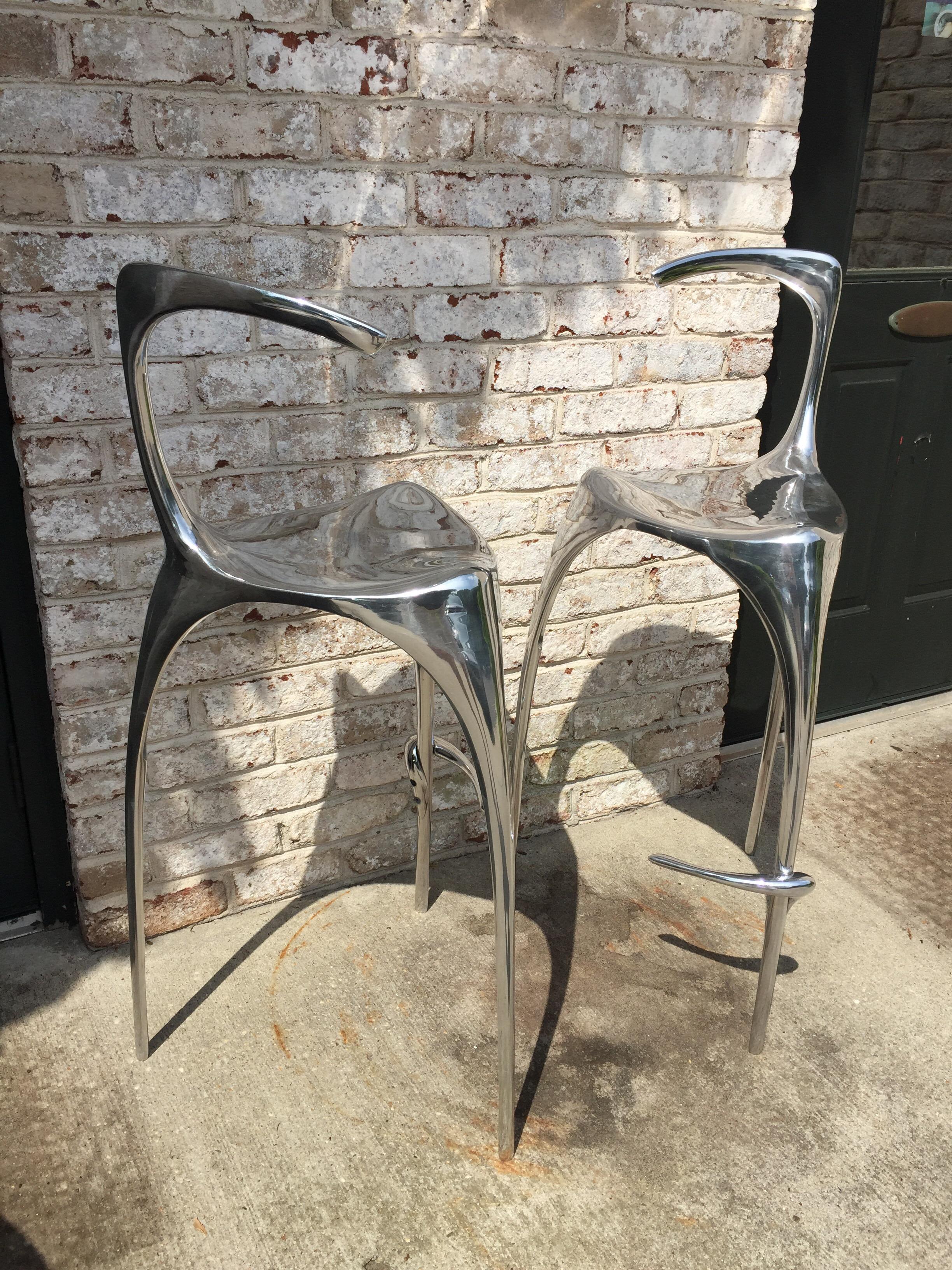 Three-Legged Sculptural Pair of Heavy Polished Aluminum Bar Stools For Sale 5
