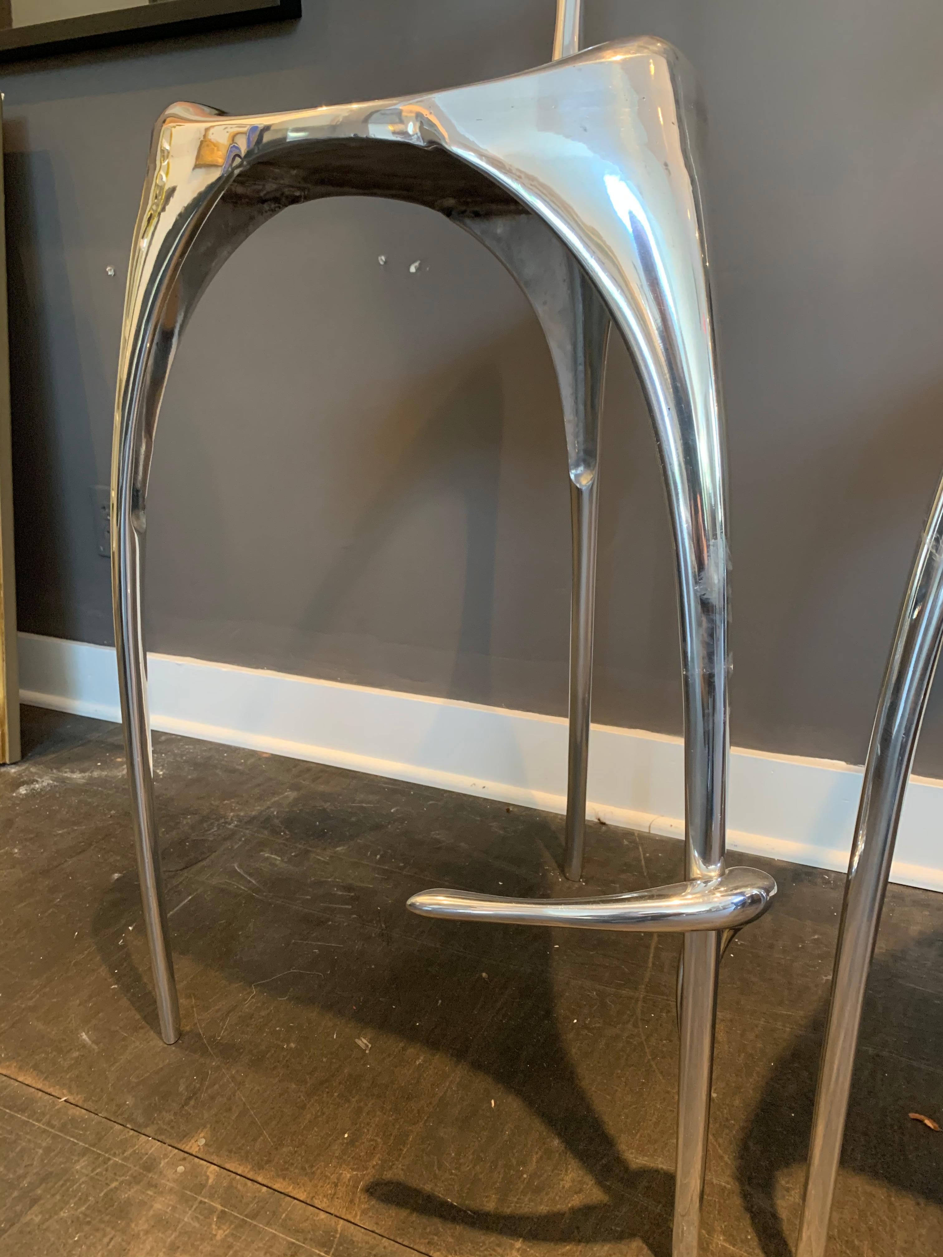 Three-Legged Sculptural Pair of Heavy Polished Aluminum Bar Stools For Sale 7