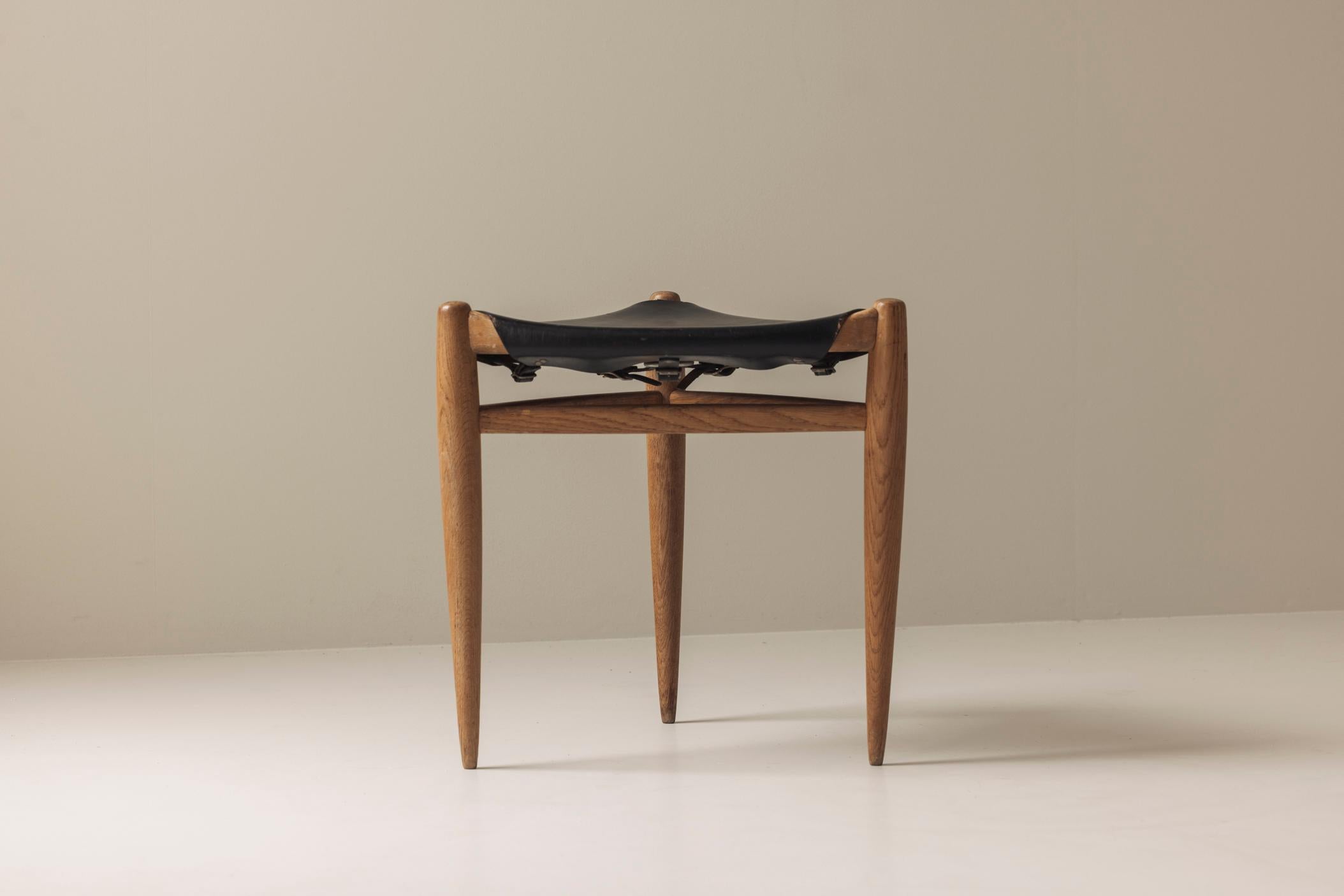 Dreibeiniger Hocker von Uno & Östen Kristiansson für Luxus, Schweden 1960er Jahre im Angebot 4