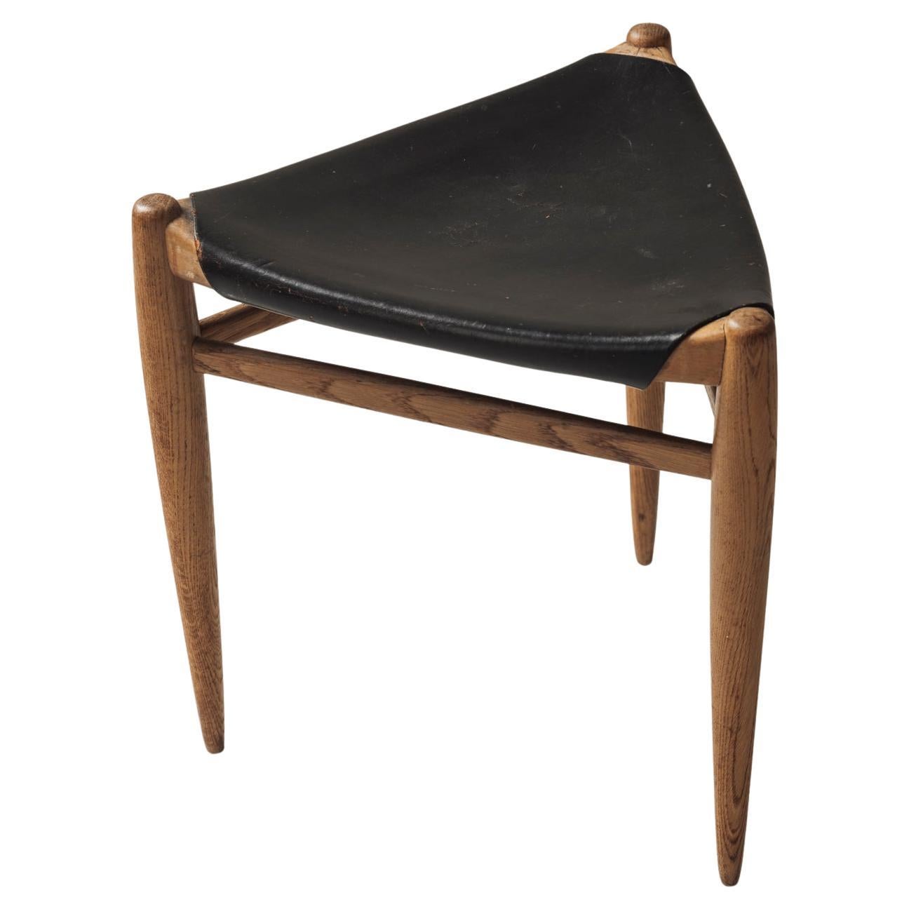 Dreibeiniger Hocker von Uno & Östen Kristiansson für Luxus, Schweden 1960er Jahre im Angebot