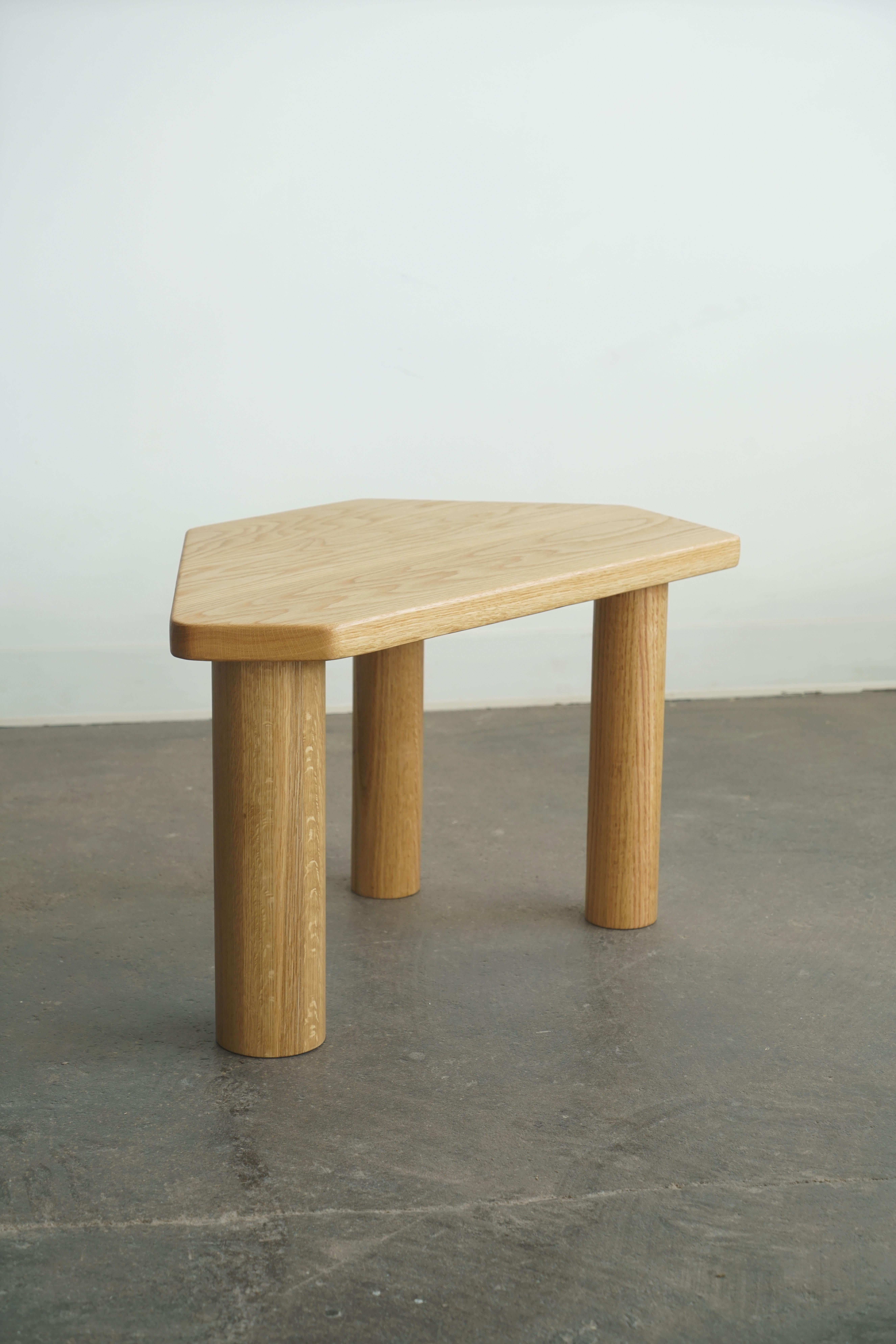 XXIe siècle et contemporain Table Three Legger de Last Workshop en chêne blanc massif, moderne et organique en vente