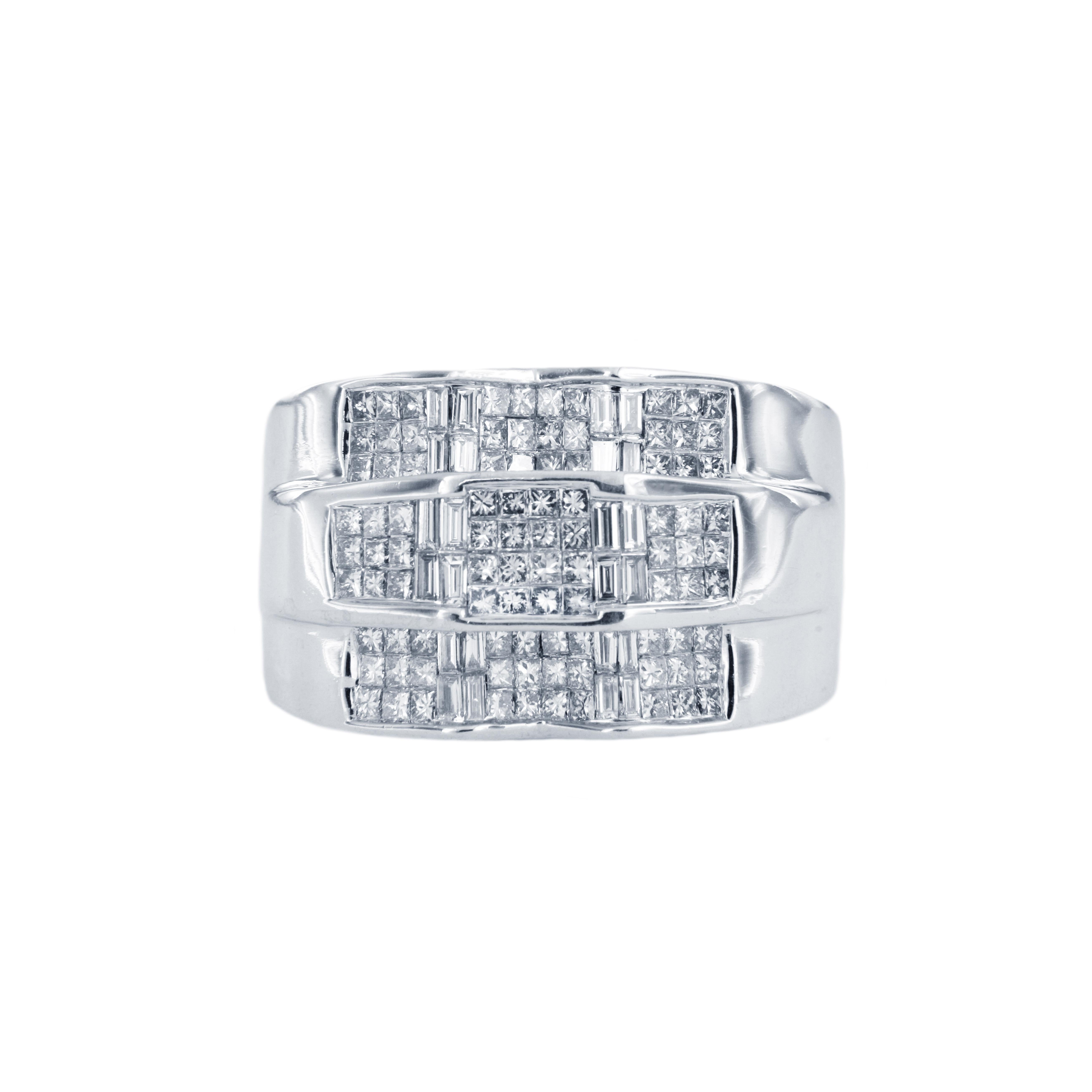 Anello a tre livelli in oro bianco 14k con 3,5 carati di diamanti, VS/G In condizioni Nuovo in vendita a New York, NY