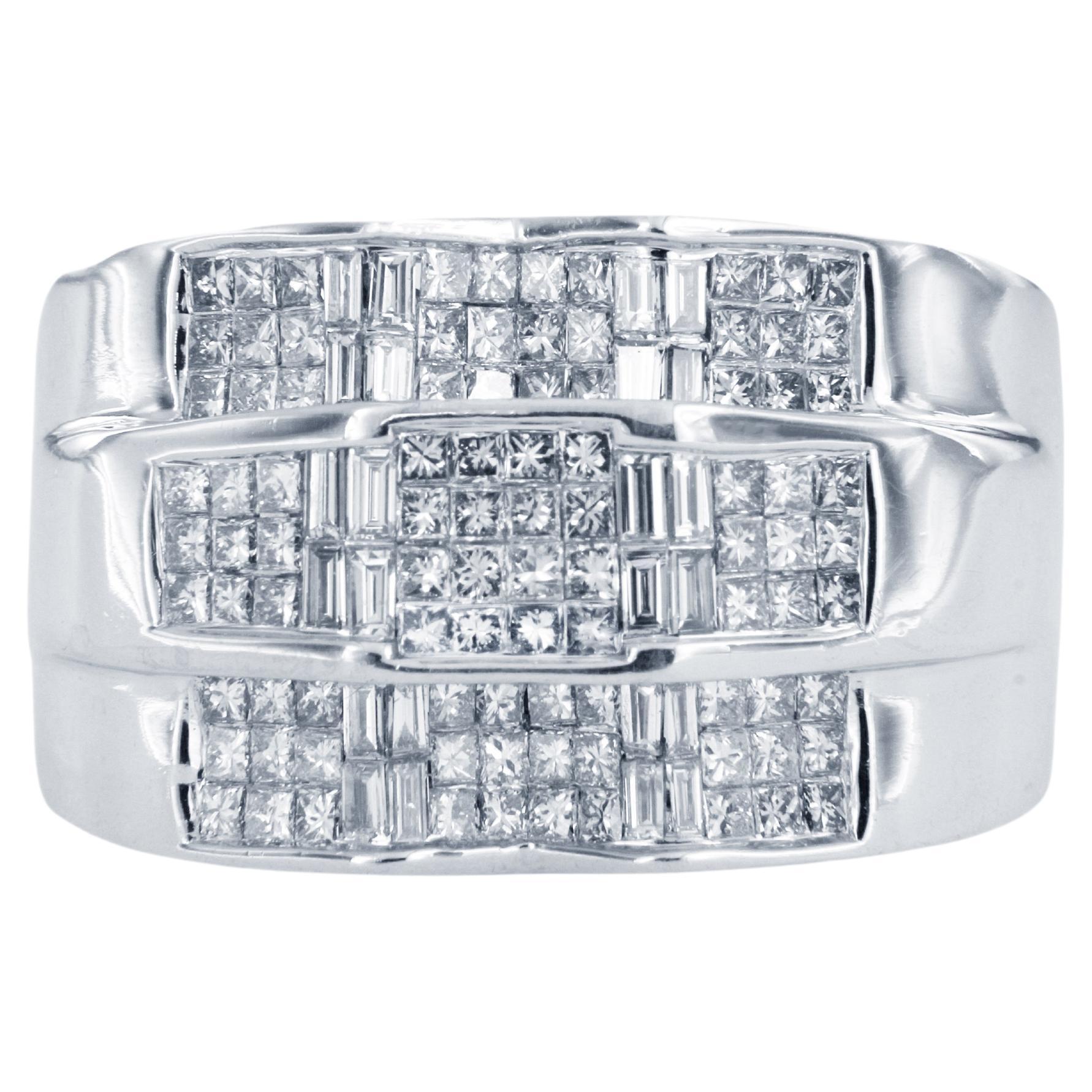 Three level 14k White Gold Ring with 3.5ct Diamonds, VS/G For Sale