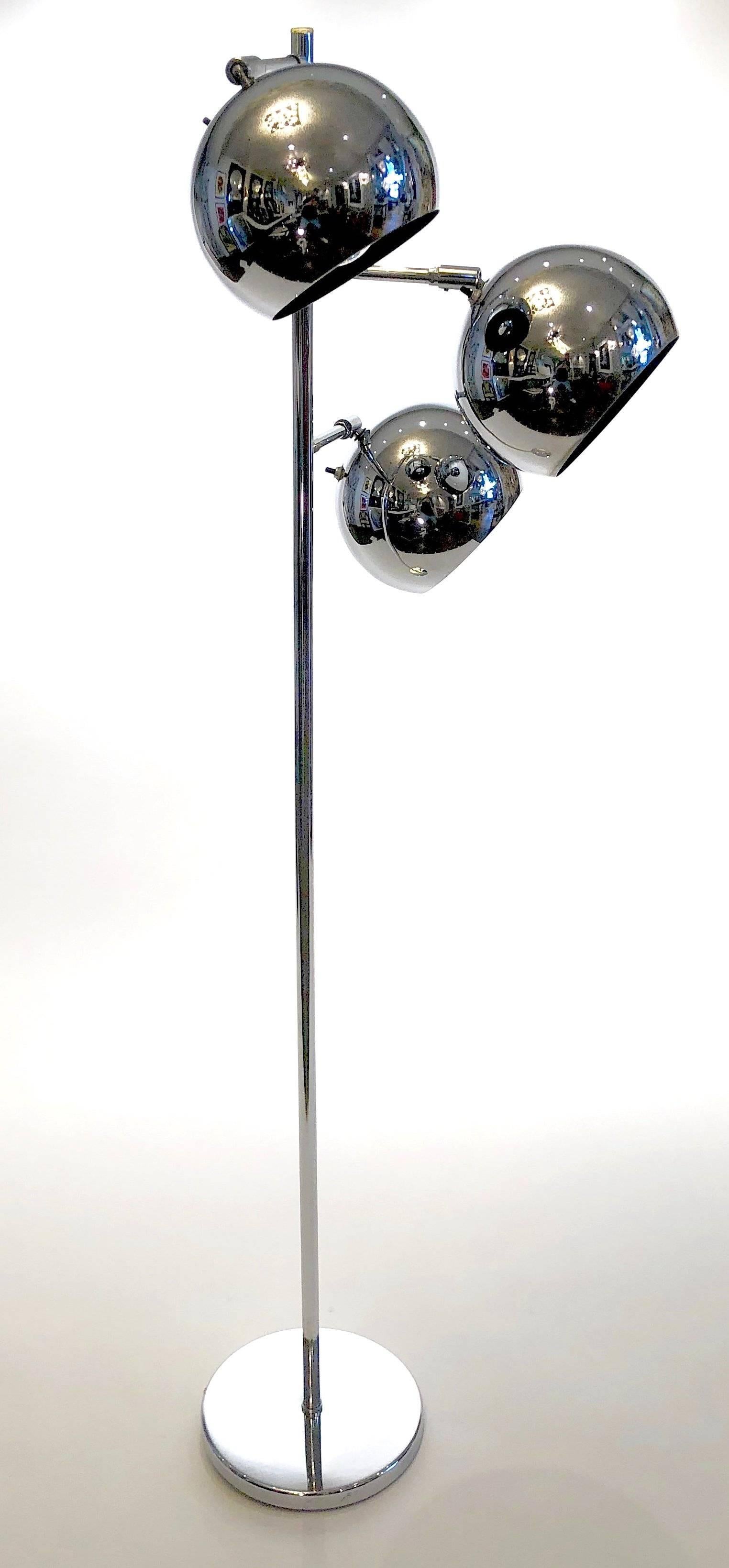 Three-Light Chrome Floor Lamp In Excellent Condition In West Hollywood, CA