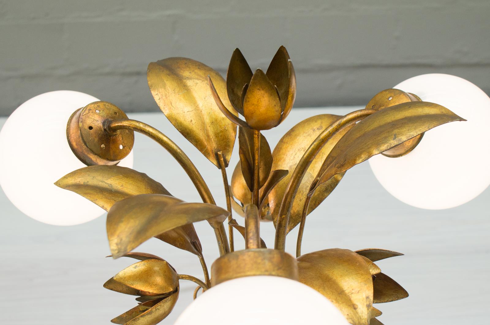 Métal Lampe de table à trois lumières en feuille d'or de Hans Kögl, années 1970, Allemagne