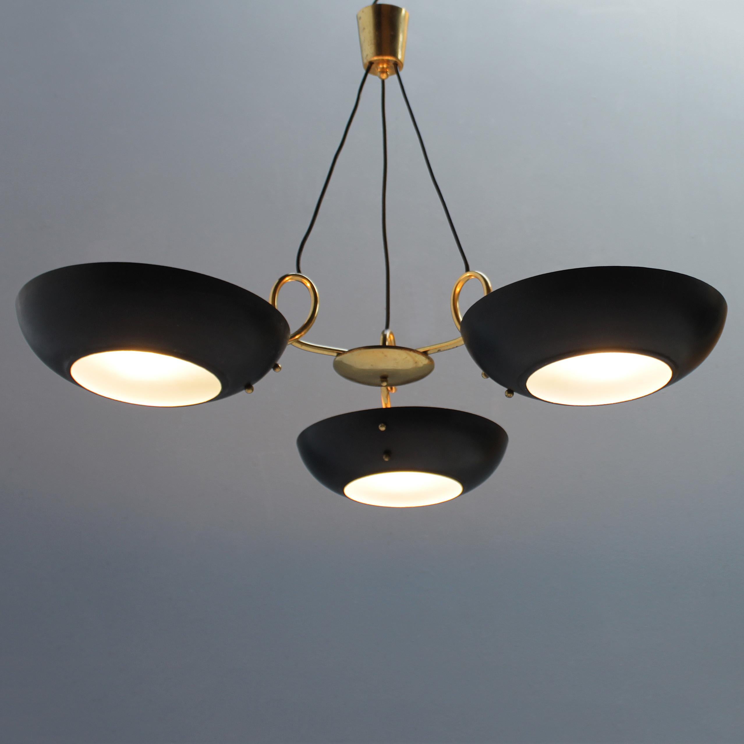 Mid-Century Modern Three-Light Italian Chandelier in the Manner of Stilnovo