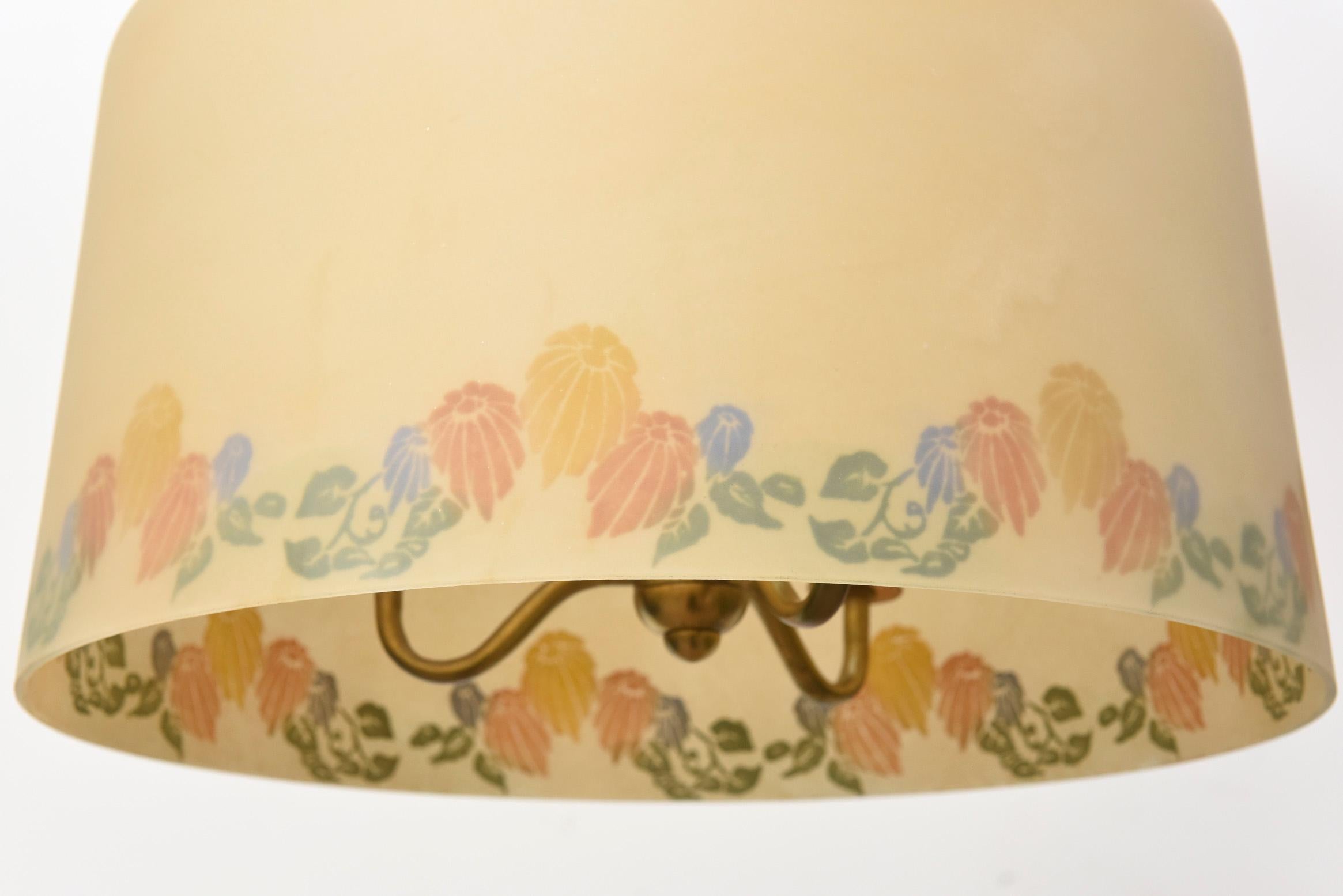 Dreiflammige Lightolier-Leuchte mit Vintage-Blumenglasschirm im Zustand „Gut“ im Angebot in Canton, MA