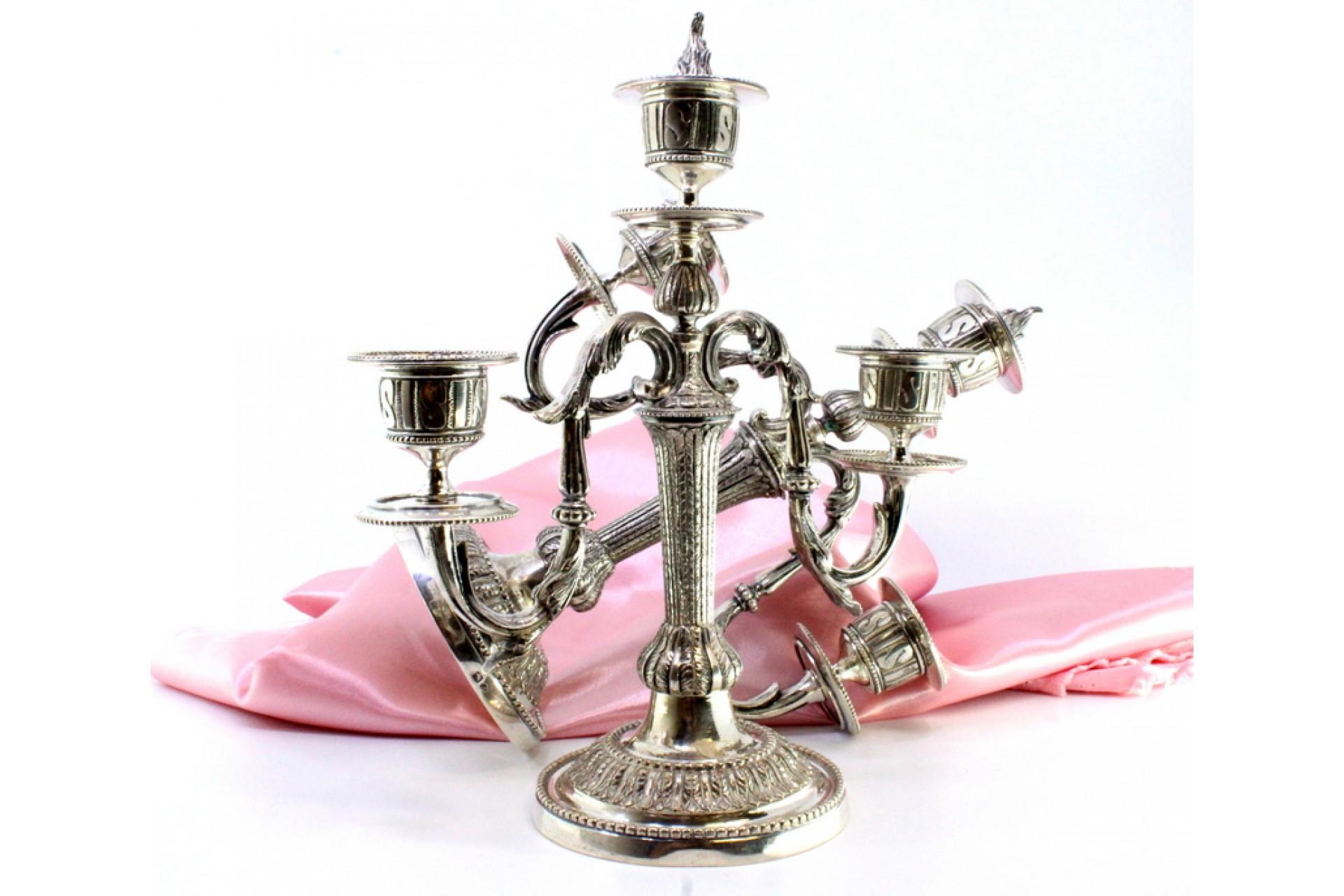 Three-light silver candelabrum with pearly friezes and beaded circular base For Sale 2