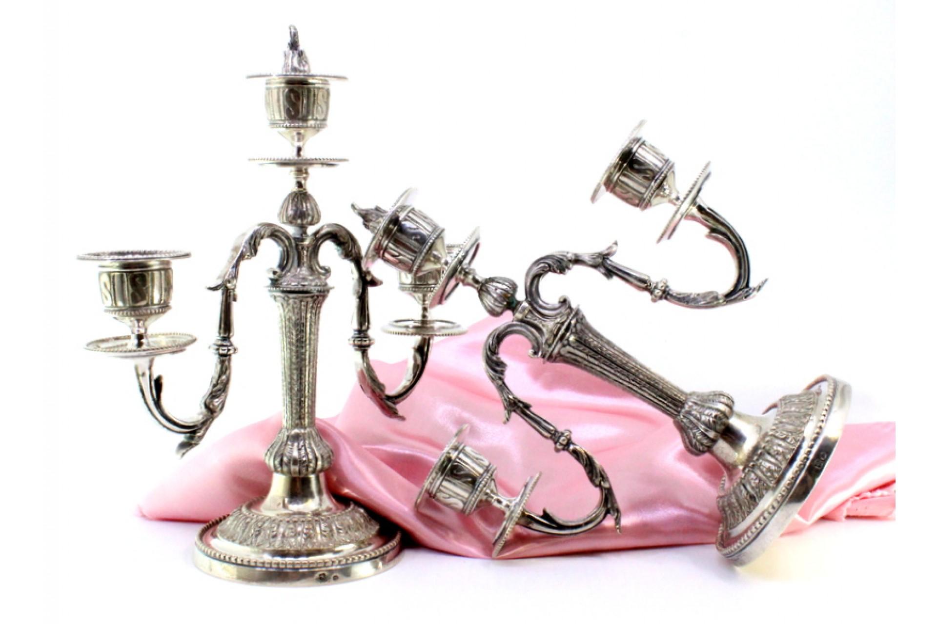 Three-light silver candelabrum with pearly friezes and beaded circular base For Sale 3