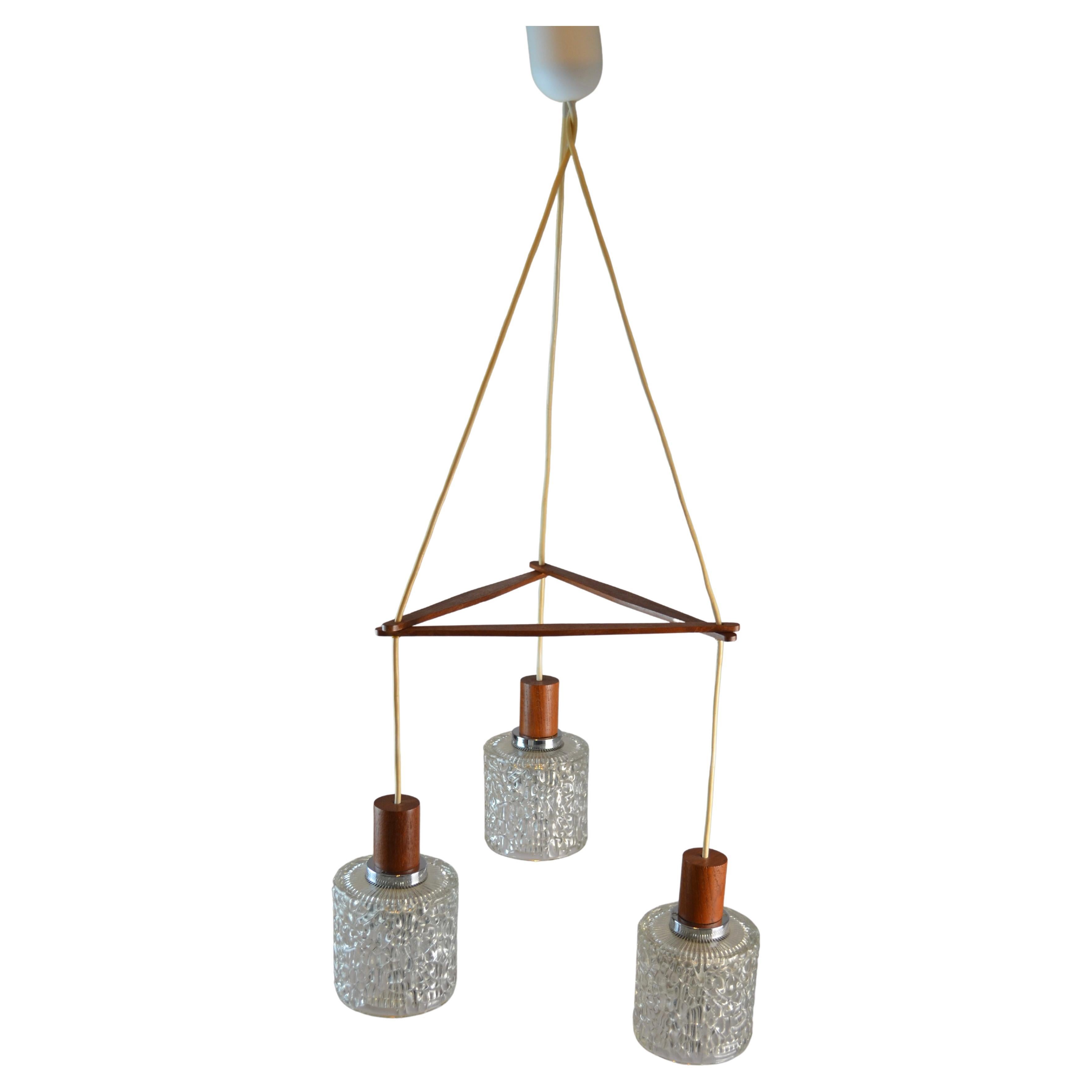 Dreilichtige Pendelleuchte aus Teakholz und strukturiertem Glas von Carl Fagerlund, Dänemark, 1960er Jahre im Angebot