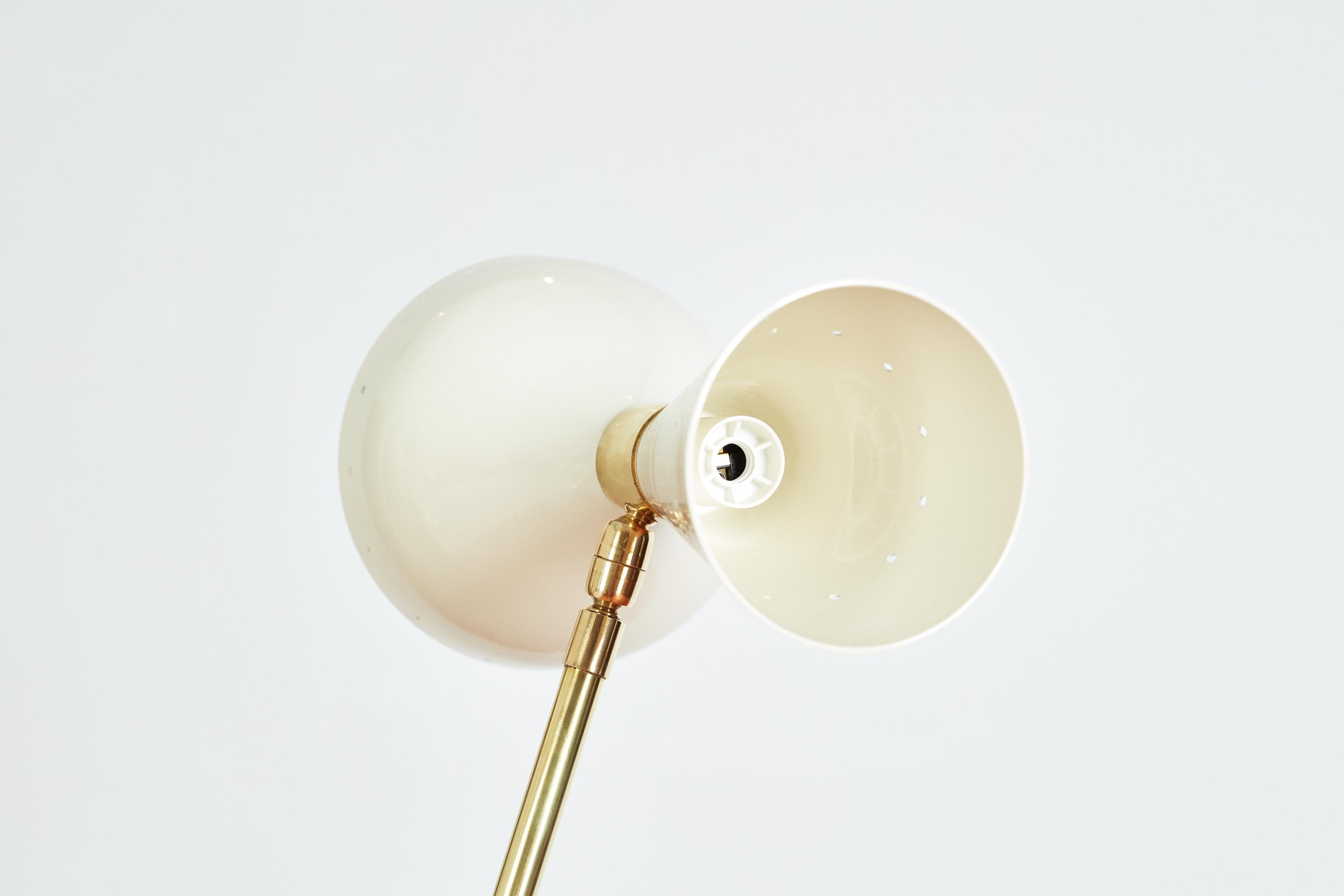 XXIe siècle et contemporain Lampadaire à trois lumières de style Stilnovo en vente