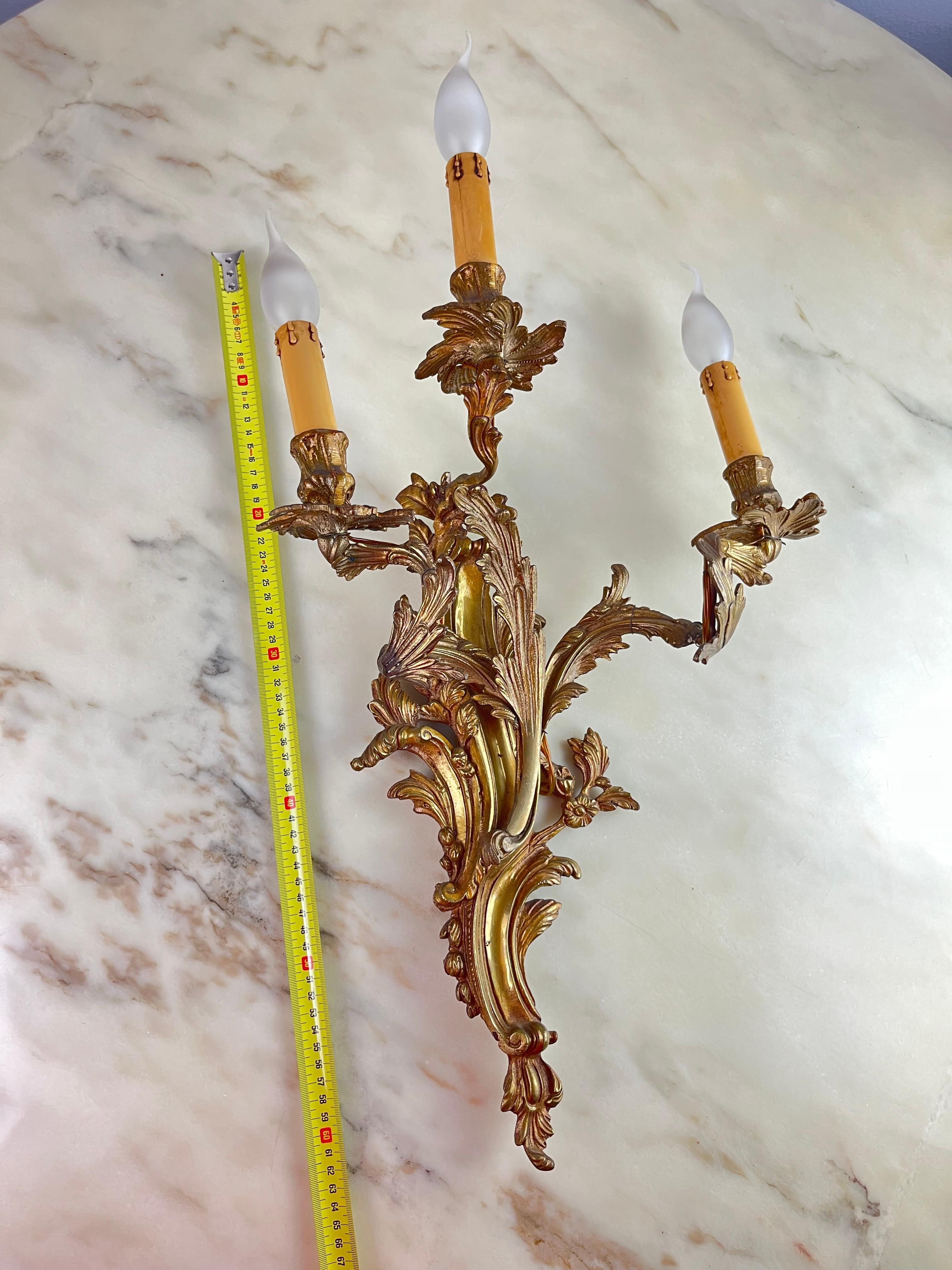 Three Lights Bronze Wall Light, Italy, 1960s In Good Condition For Sale In Palermo, IT