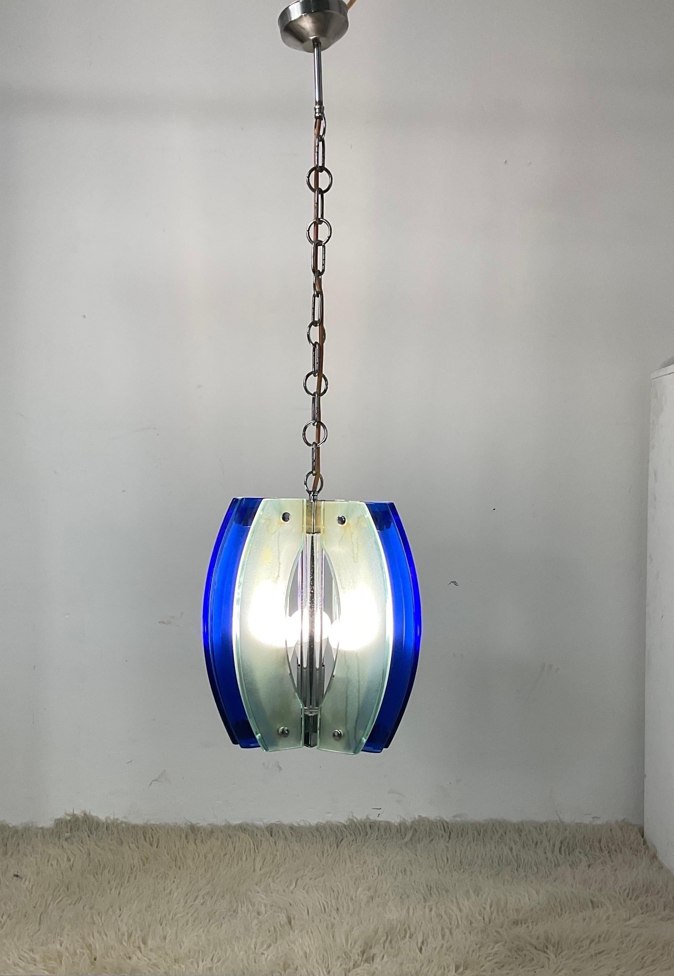 Three lights chandelier, colored glass attributable to Fontana Art For Sale 5