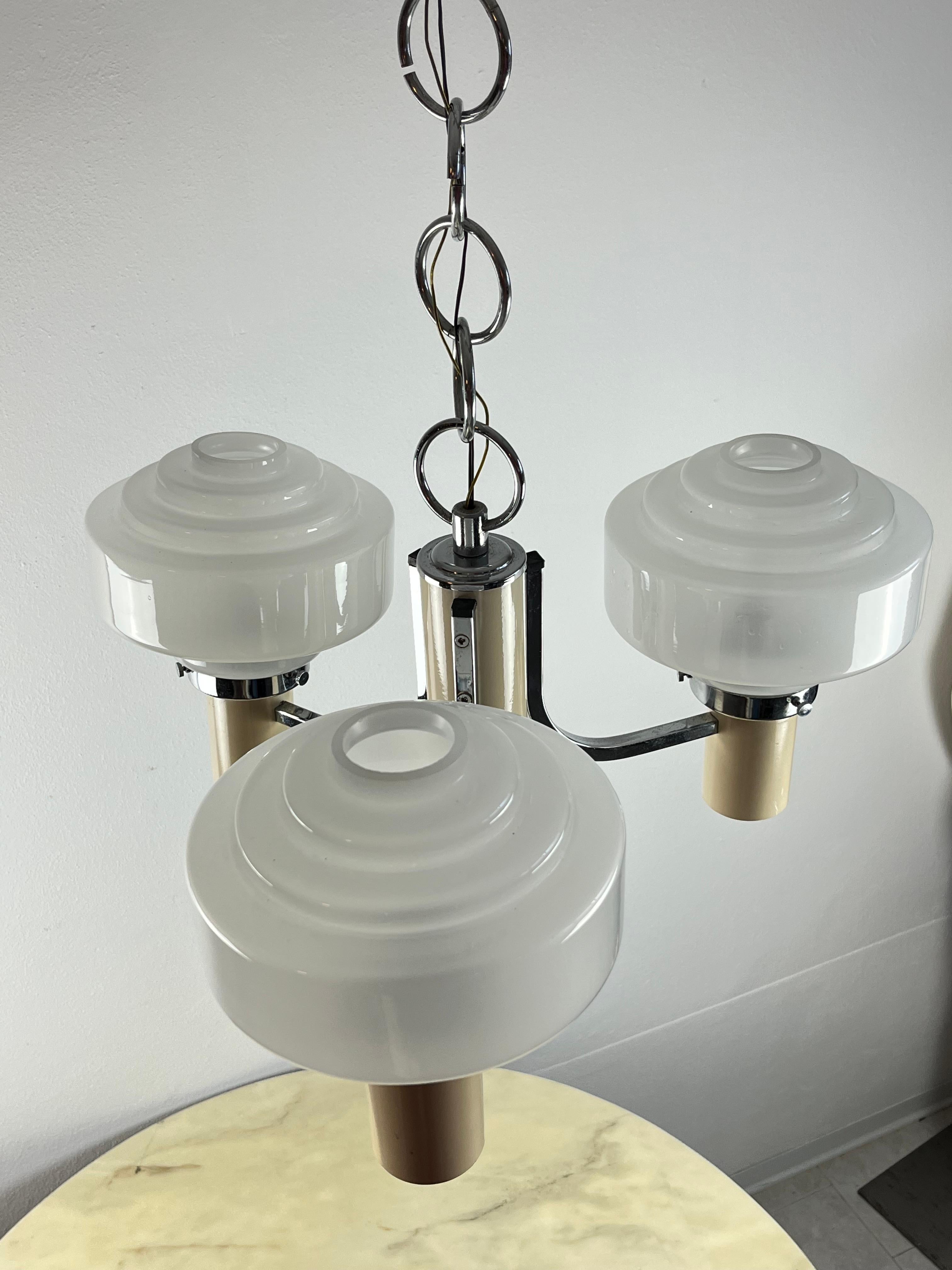 Three Lights Chandelier, Made in Italy, 1970s In Good Condition For Sale In Palermo, IT