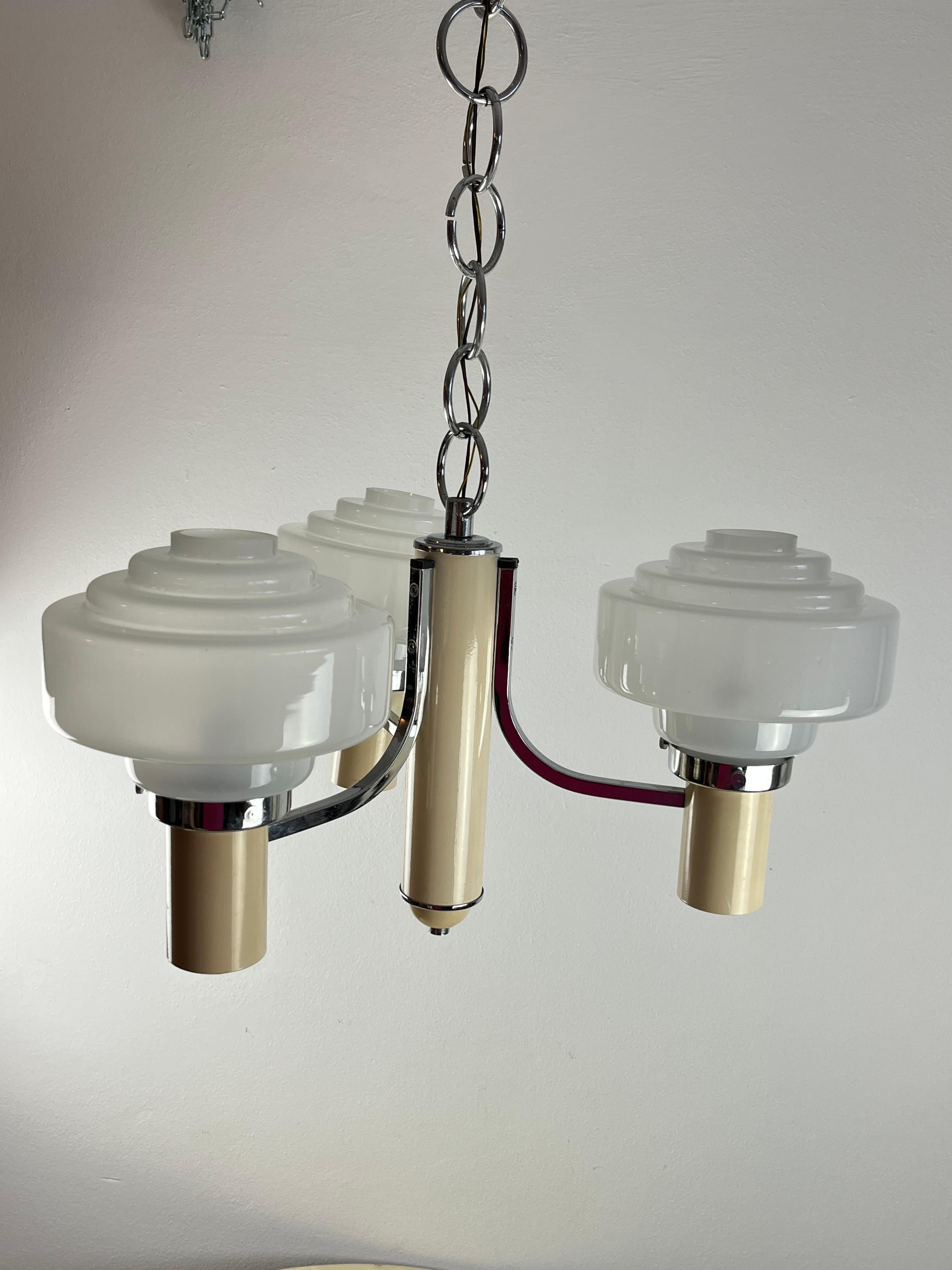 Three Lights Chandelier, Made in Italy, 1970s For Sale 1
