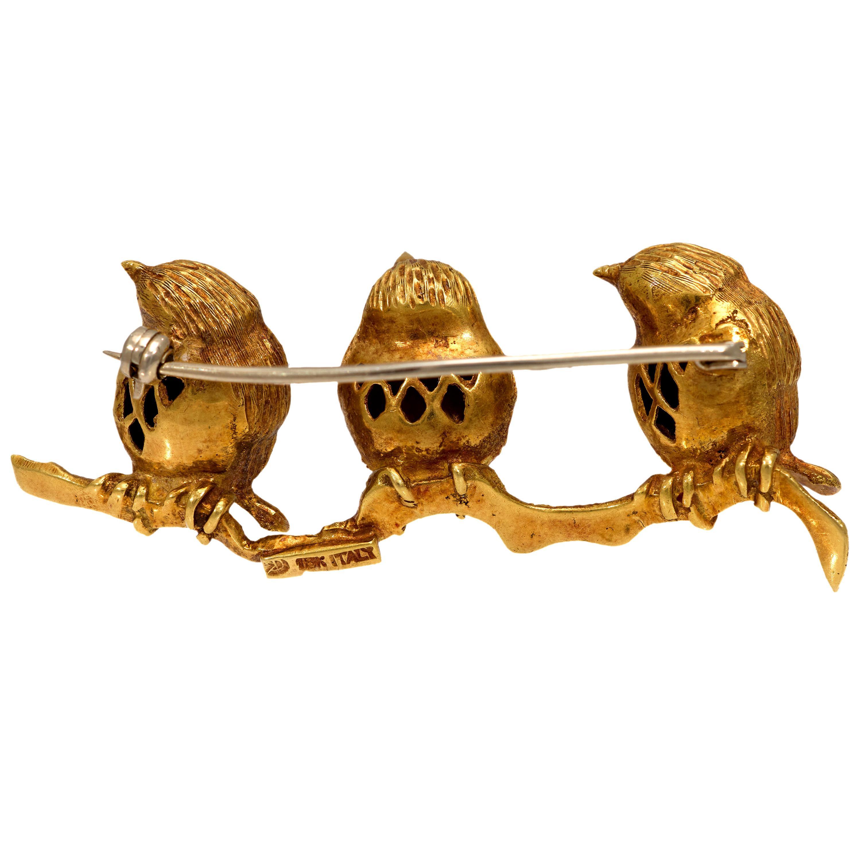 Three little birds 18k yellow gold brooch In Good Condition For Sale In Beverly Hills, CA