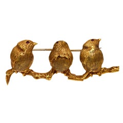 Three little birds 18k yellow gold brooch