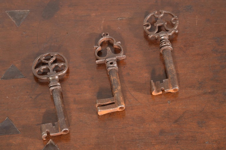Three Locks Chest, Walnut, Iron, Spain, 17th Century For Sale 3