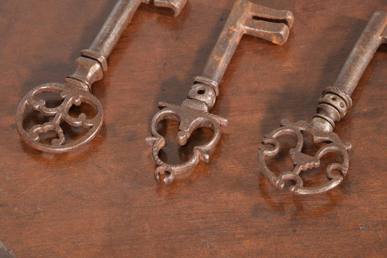 Three Locks Chest, Walnut, Iron, Spain, 17th Century For Sale 9