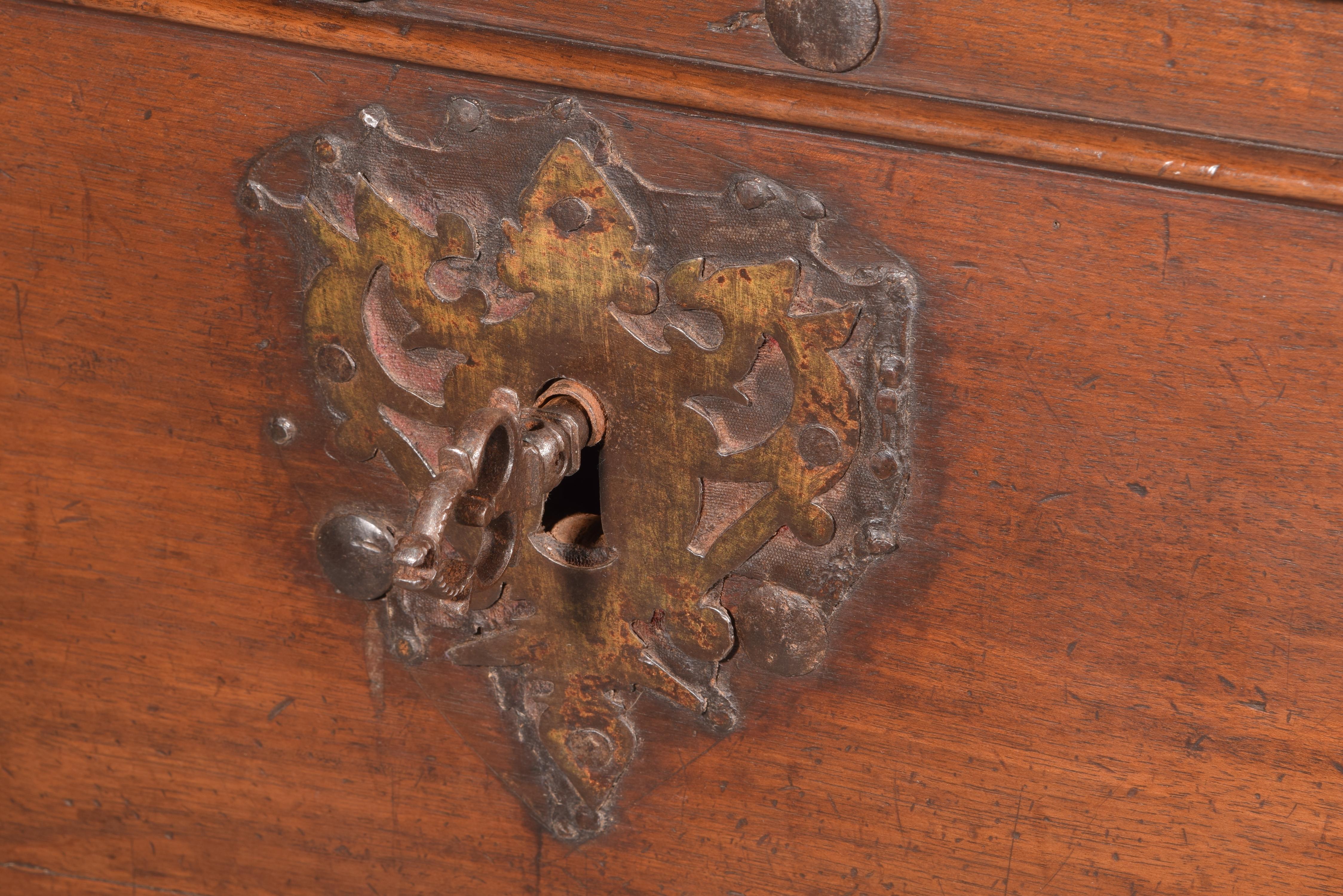 Three Locks Chest, Walnut, Iron, Spain, 17th Century For Sale 1