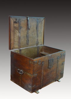 “Three locks” chest. Walnut, wrought iron. 16th century.