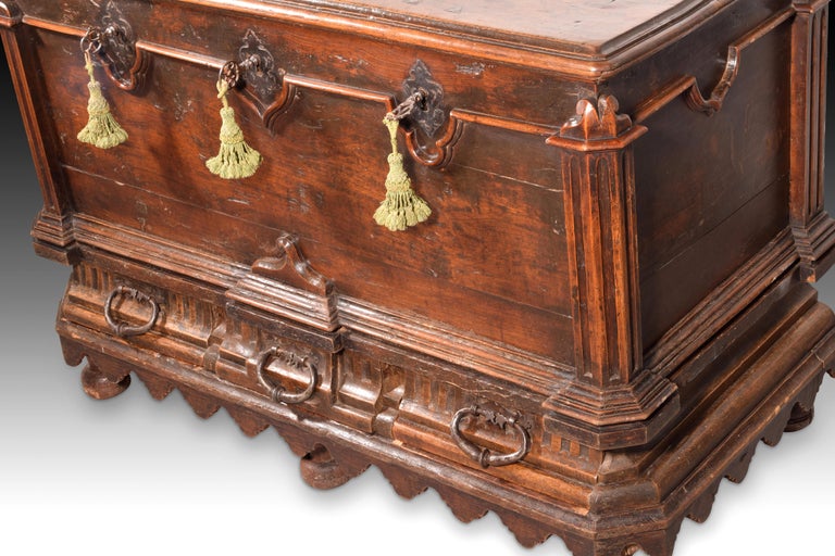 Three Locks Chest 'with Secret Drawer' Walnut, Iron, Spain, 17th Century In Fair Condition For Sale In Madrid, ES
