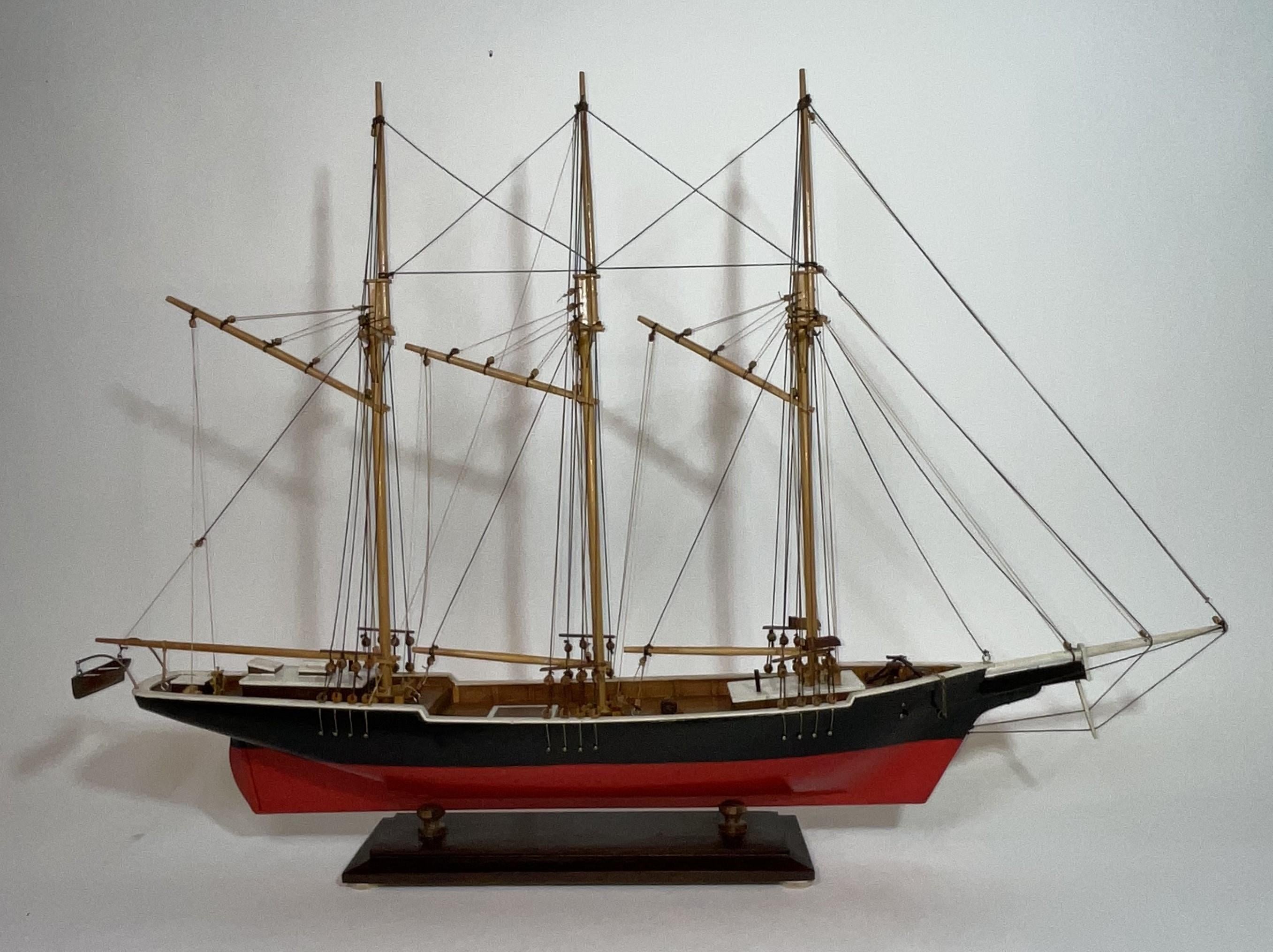 Nord-américain Modèle de navire Schooner à trois mâts en vente